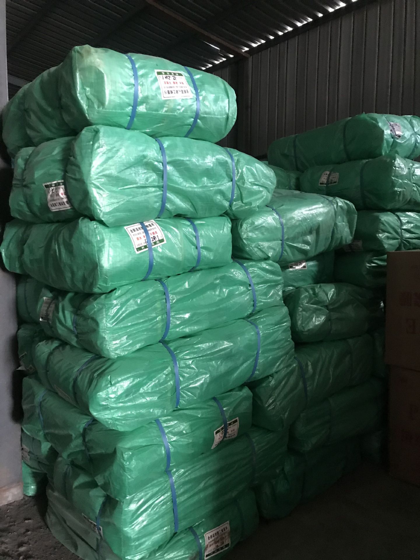 批发聚乙烯防雨篷布汽车篷布金包银水晶绿篷布乌鲁木齐直销彩条布