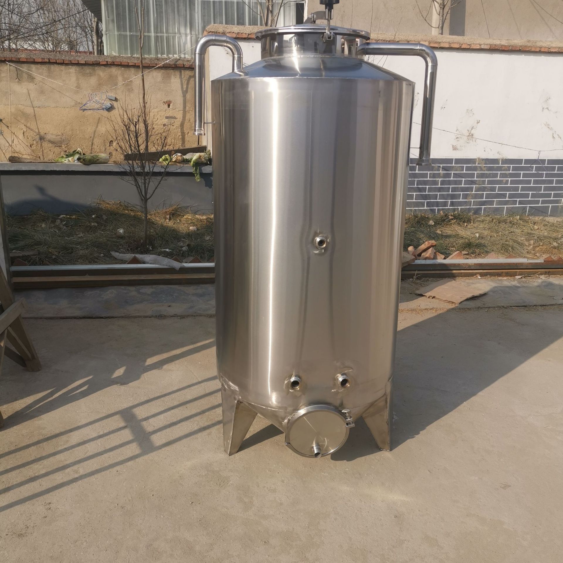 厂家直供 304不锈钢葡萄酒发酵罐 内盘管式控温发酵 1吨 酿造干红