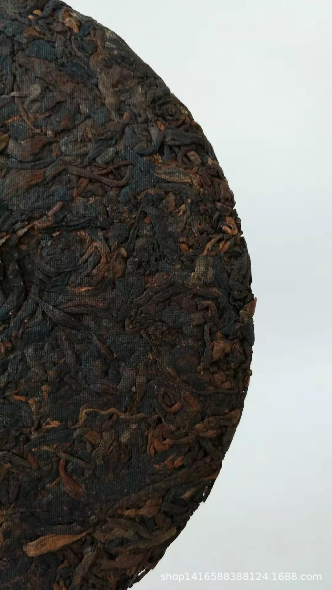 批发云南普洱茶熟茶 2013年原料云上孔雀七子饼357香甜醇耐泡熟茶