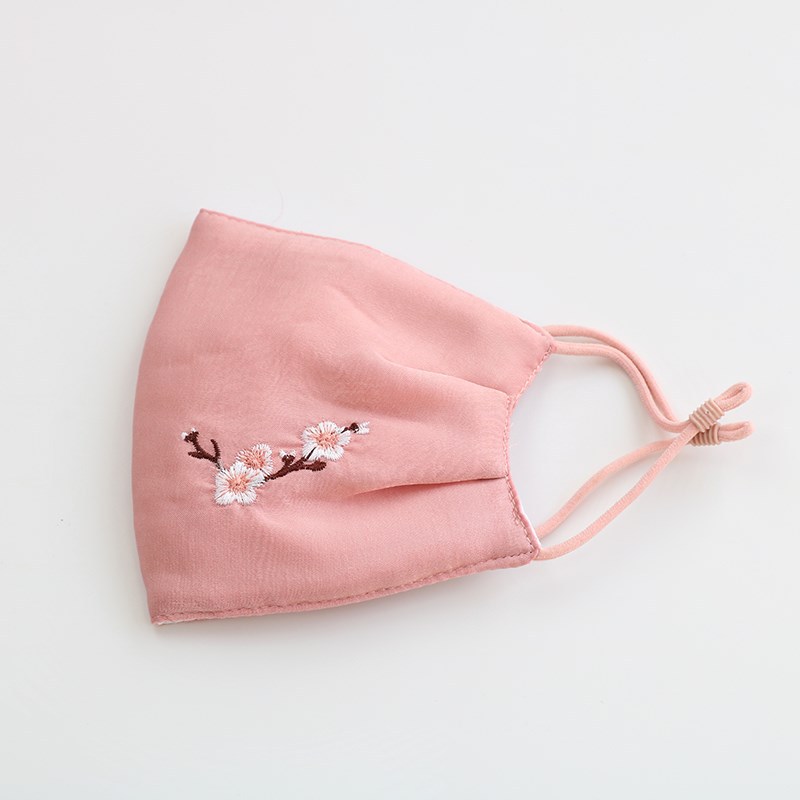 雪花秀女士口罩秋冬款时尚保暖棉内里立体贴合大版型刺绣小花可爱