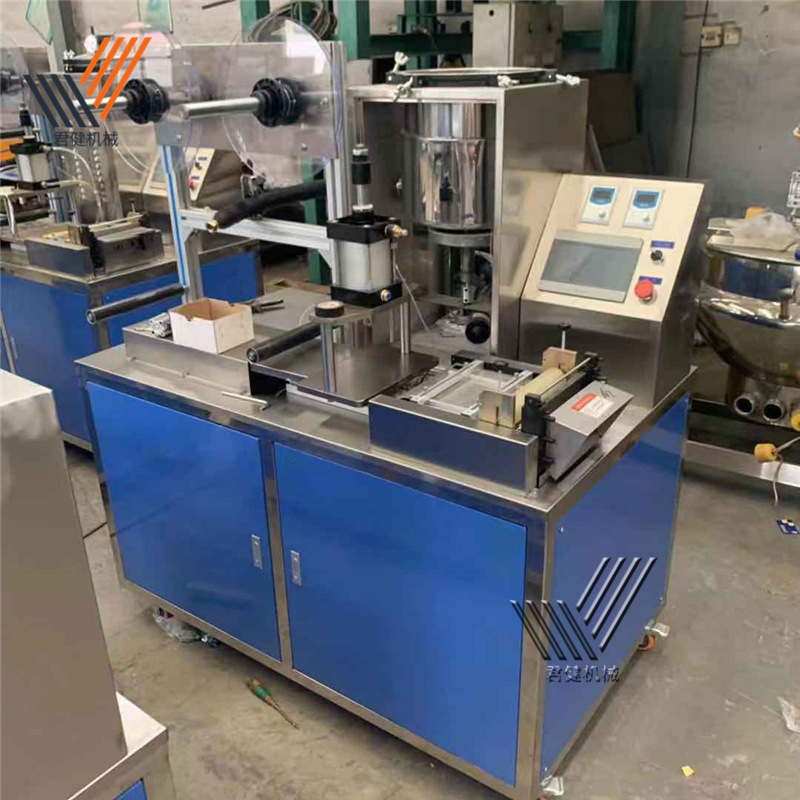 中型医用制膏机自动膏药贴艾香暖手贴膏药机台式黑膏药制作机