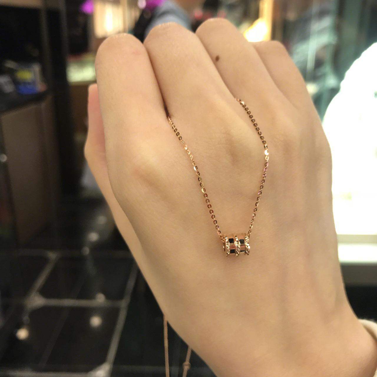 周六福小蛮腰项链nu750女ins网红轻奢小众设计简约锁骨链