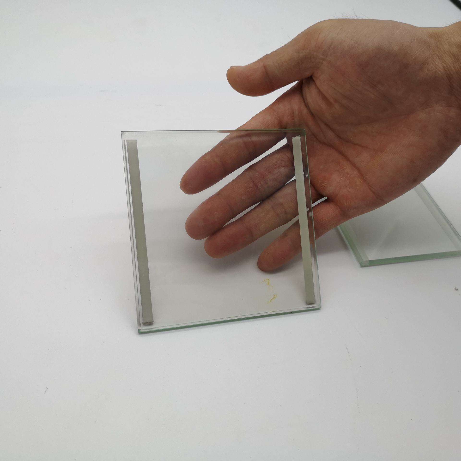 产品名称: ito导电玻璃 产品规格: 80*80 100*100等  尺寸可根据客户