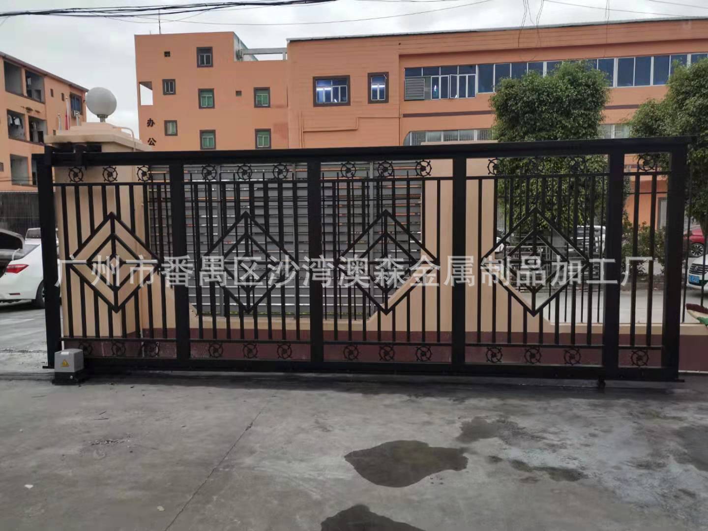 生产厂家订做工厂门口黑色烤漆铁艺电动大门简易平移电动铁艺大门