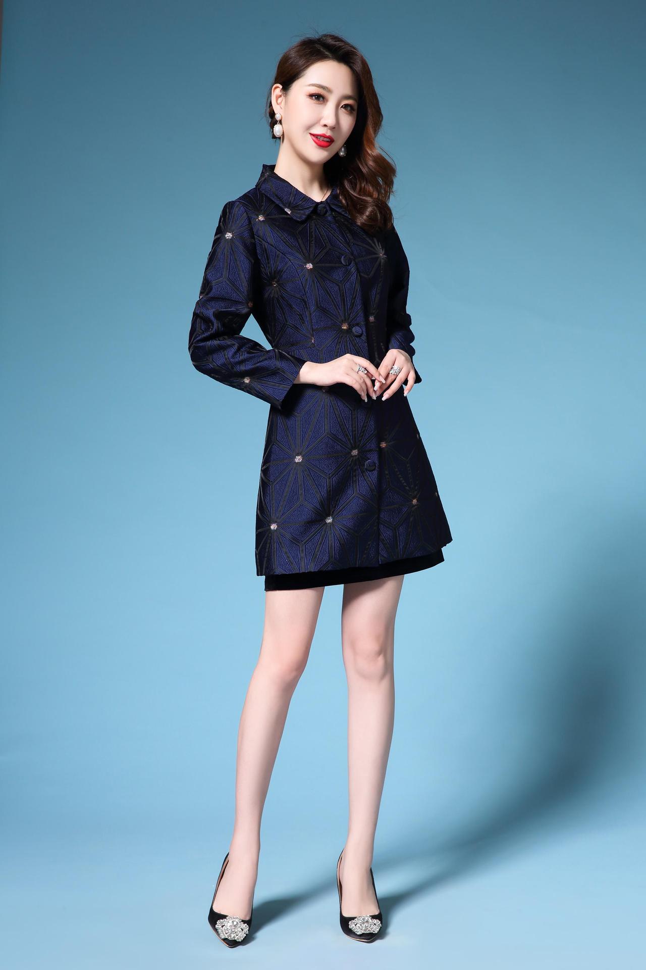 2019冬季新款女装大码时尚气质提花中老年修身显瘦妈妈装风衣外套