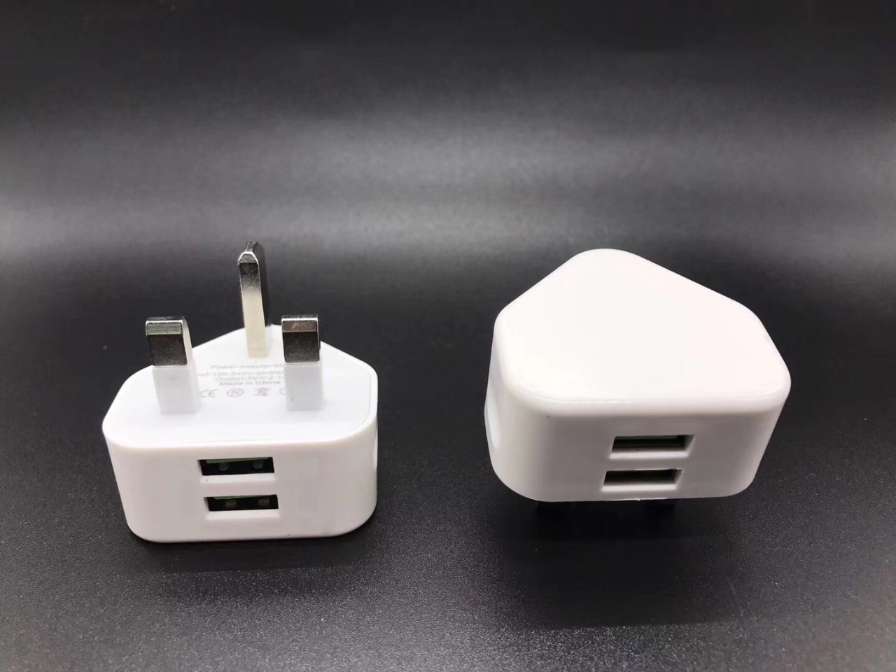 2usb英规充电器2a双usb港版充电头适用苹果三角英规双口充电器