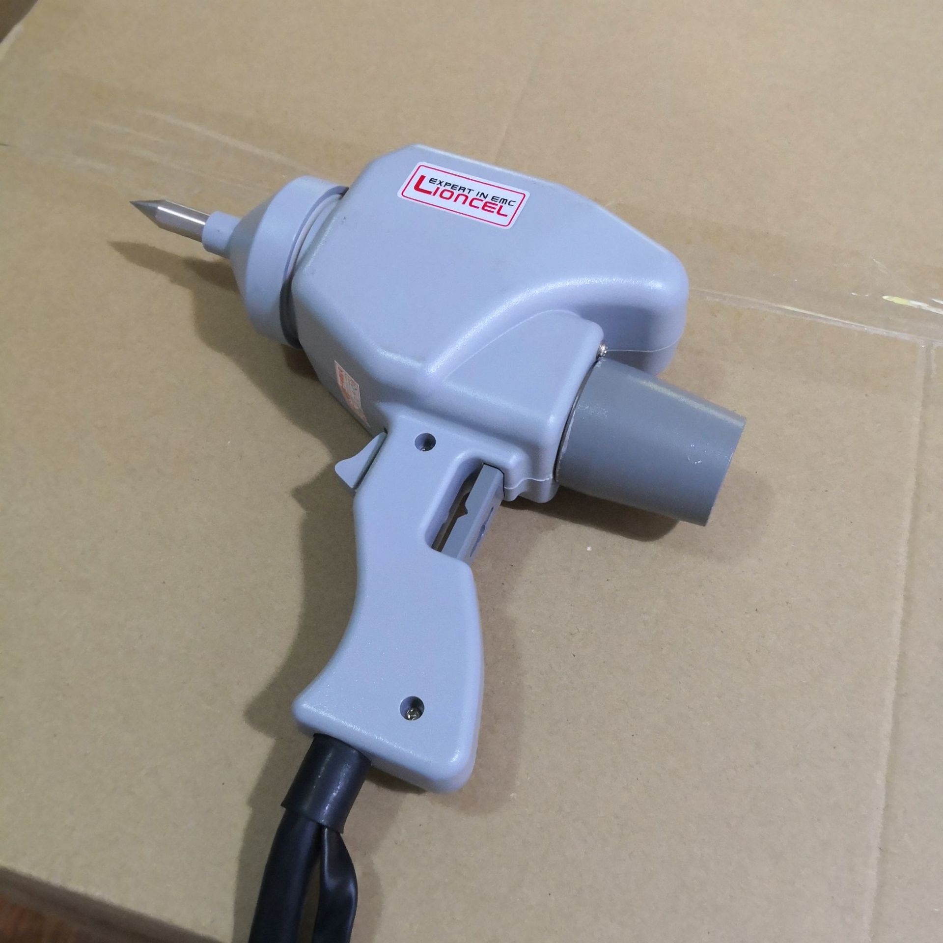 静电放电枪上海凌世满足iec6100042标准要求静电放电测试