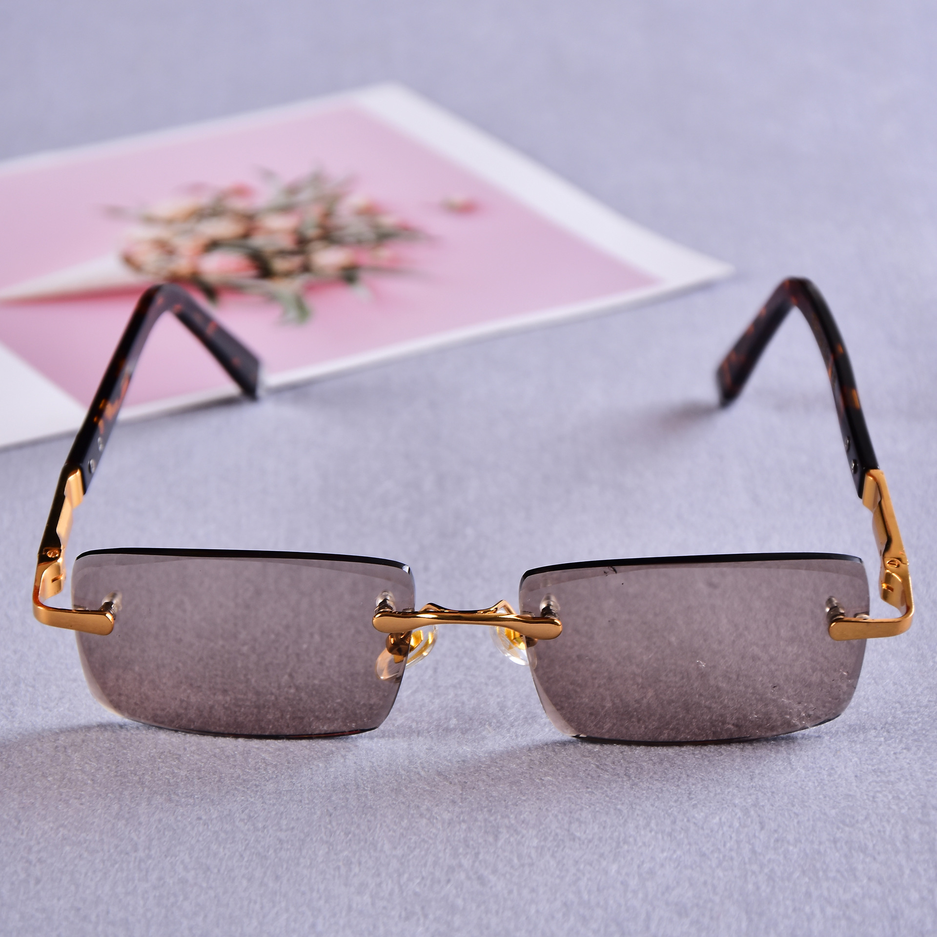 新款东海天然水晶石头眼镜厂无框切边茶水晶七彩光太阳镜户外墨镜