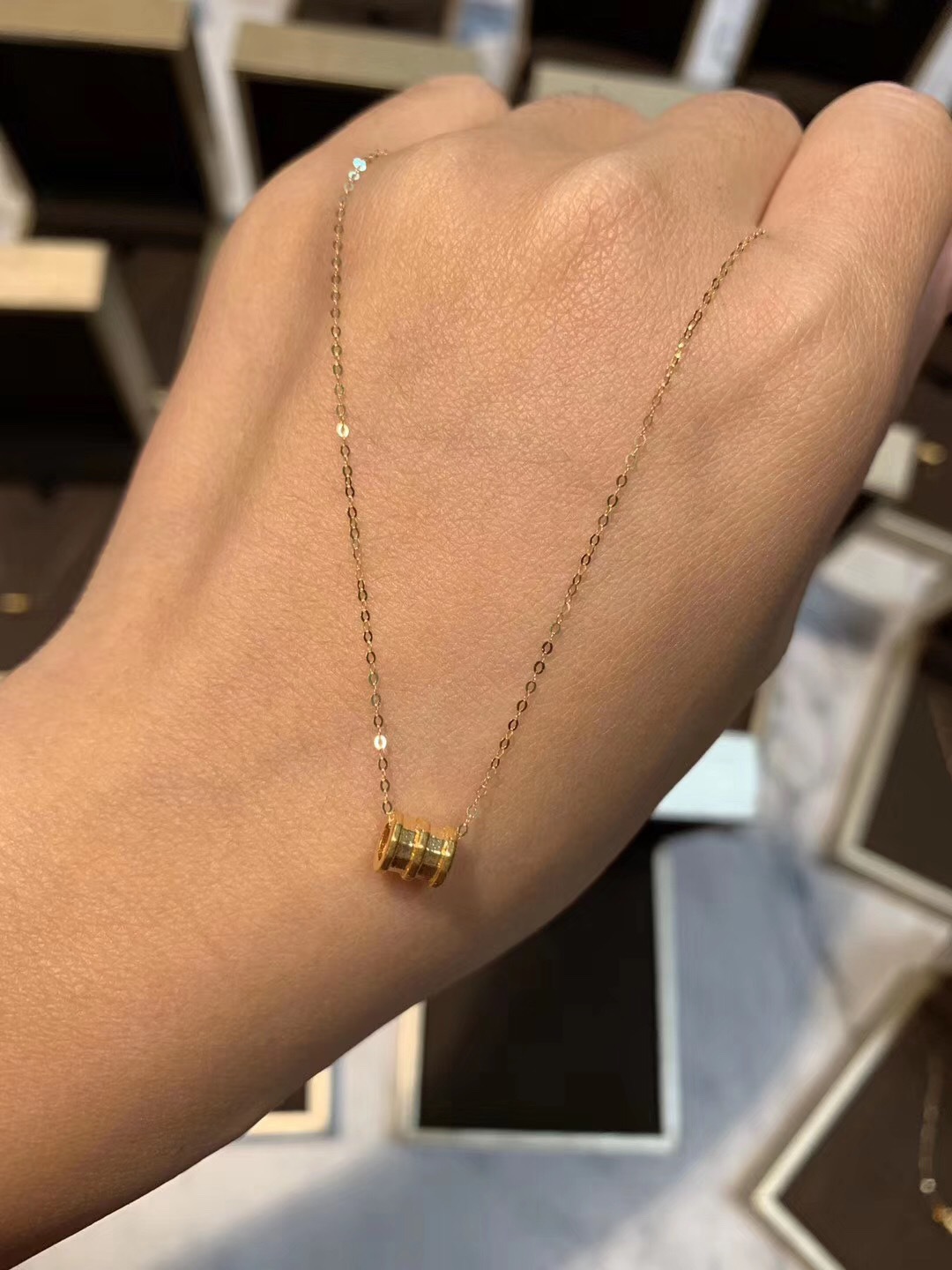 周六福小蛮腰项链nu750女ins网红轻奢小众设计简约锁骨链