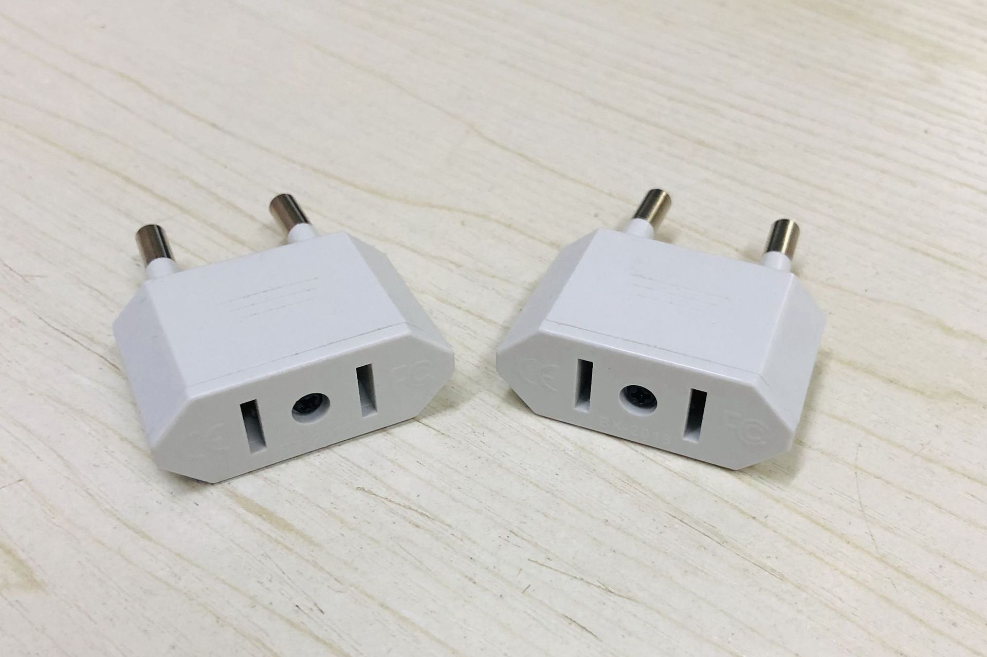 欧规转换插头美规国标两扁转欧规两圆插头转换器欧规插头转接头