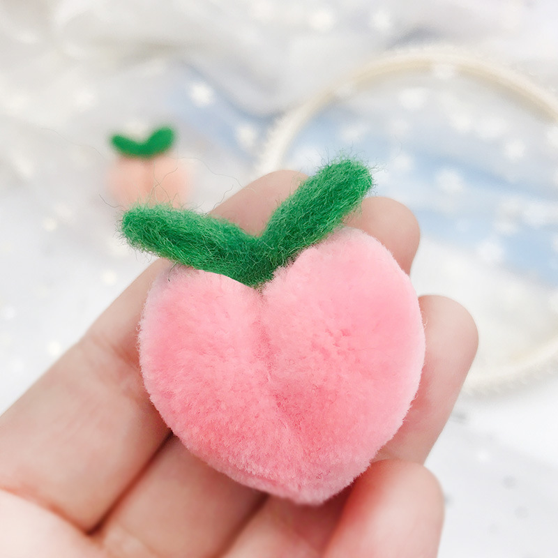 日系软萌羊毛毡水蜜桃可爱少女心毛绒桃子钥匙链挂件胸针厂家直销