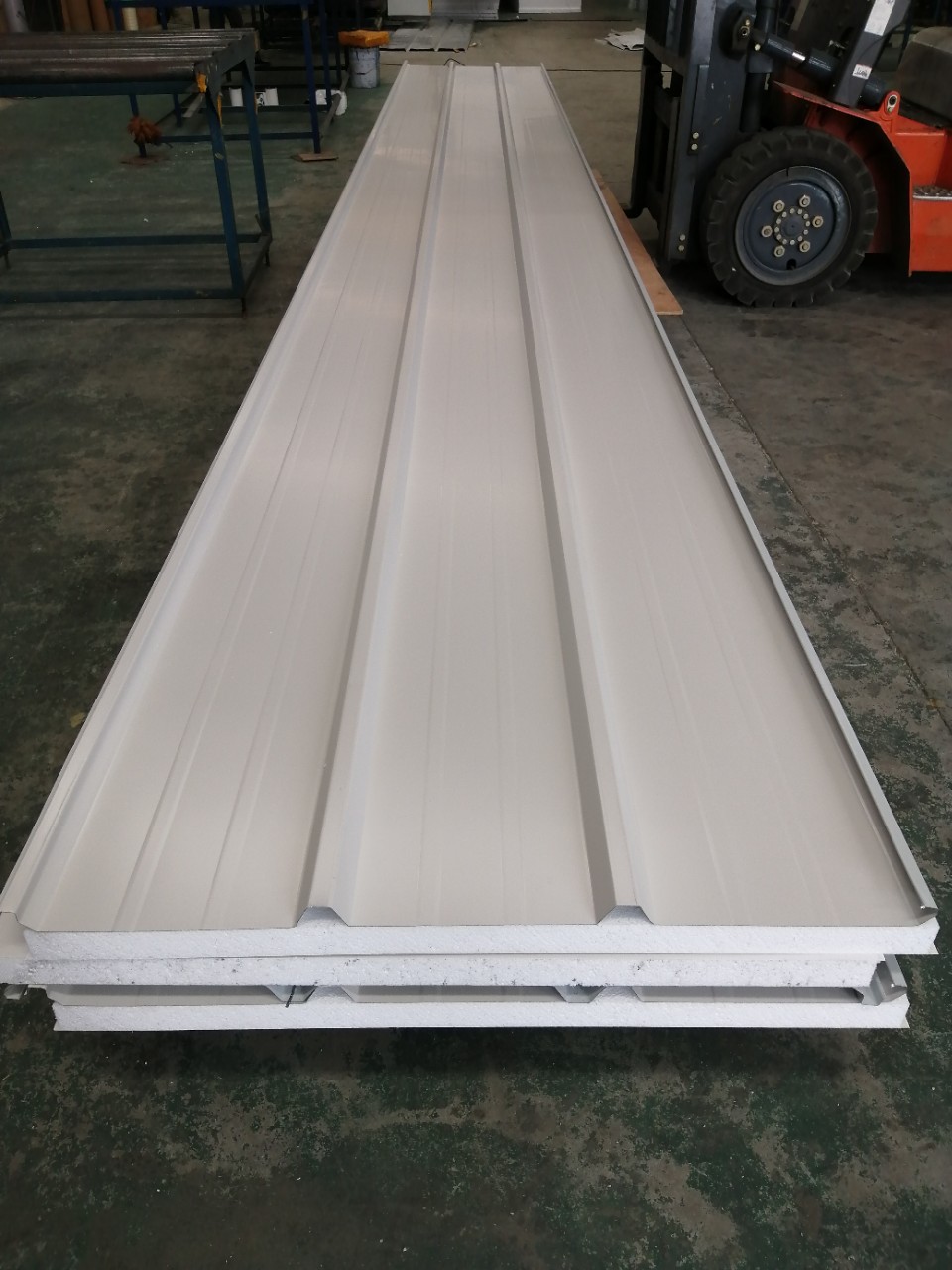 彩钢泡沫夹心板泡沫夹心瓦板pvc泡沫瓦阻燃隔热防水防潮