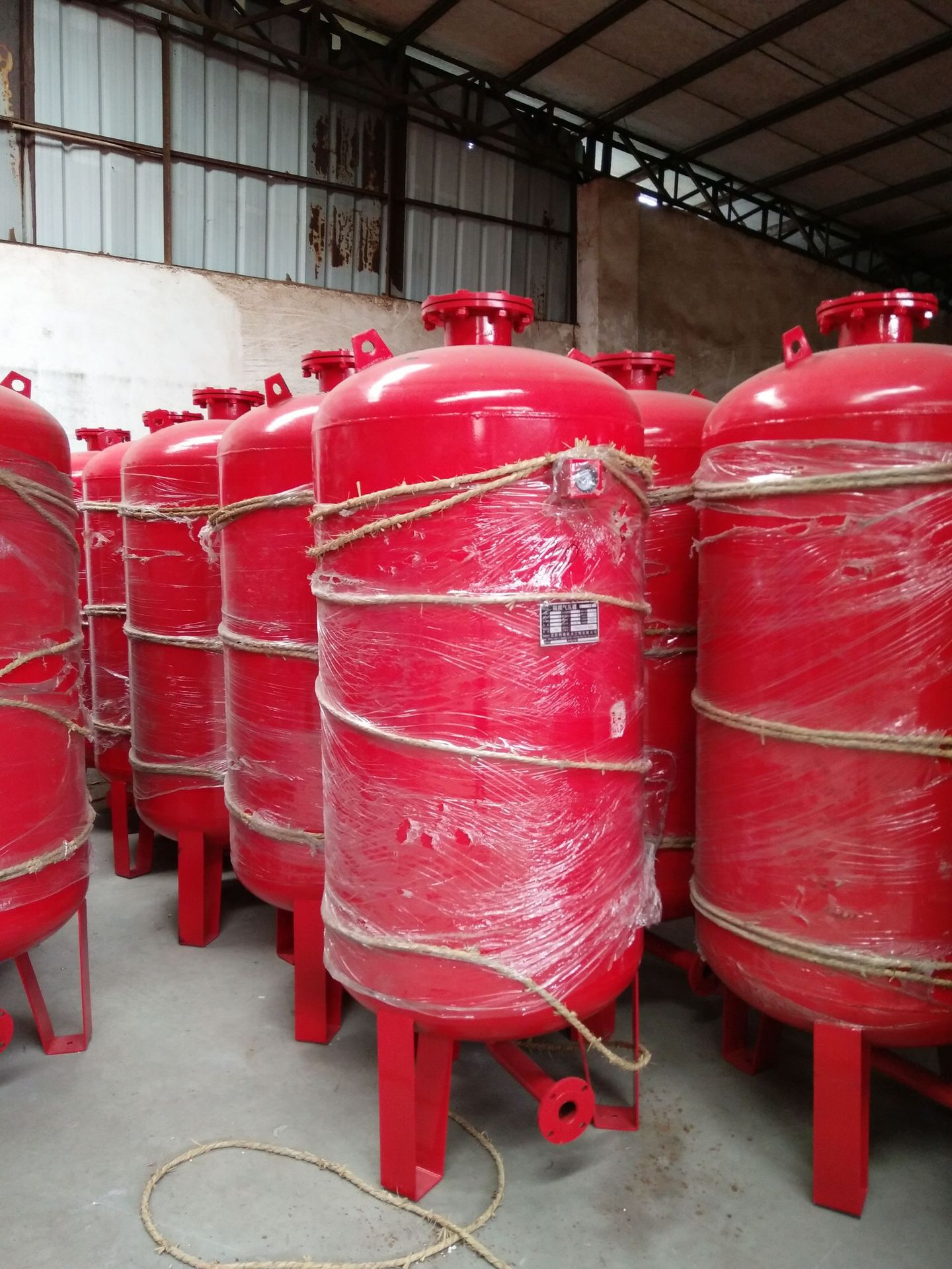 厂家直销 批发隔膜式气压罐,消防稳压罐 800*0.6 1.0 1.6mpa