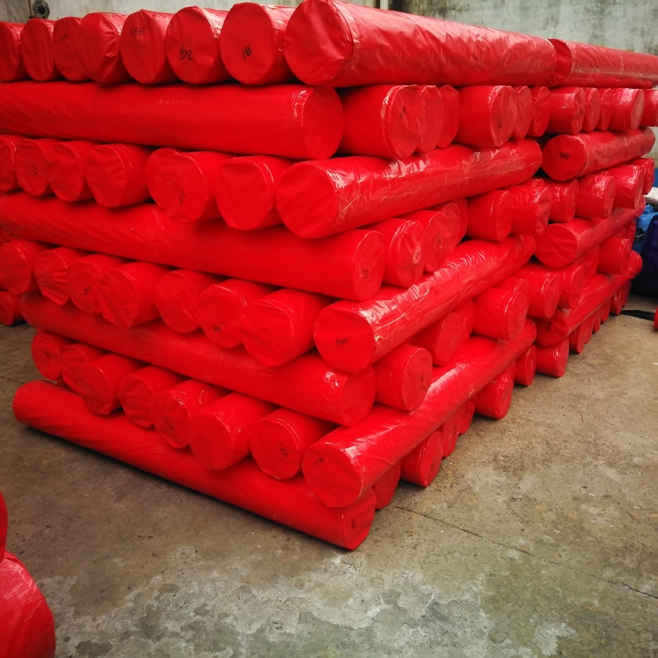 生产各种尺寸塑料布 圣诞树包装袋面料 pe编织布 聚乙烯编织布