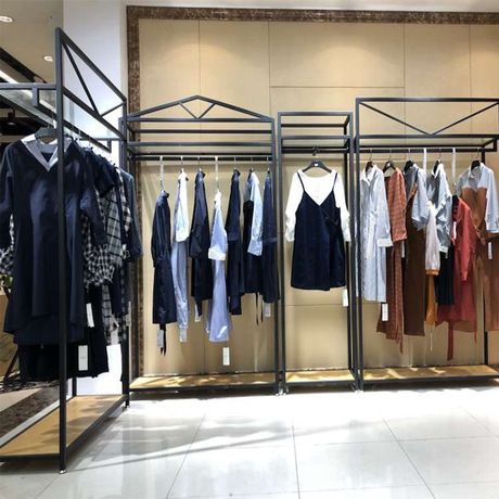 深圳市南山区达依林服装商行 三彩品牌女装 伊布都丽雪女装 专柜女装