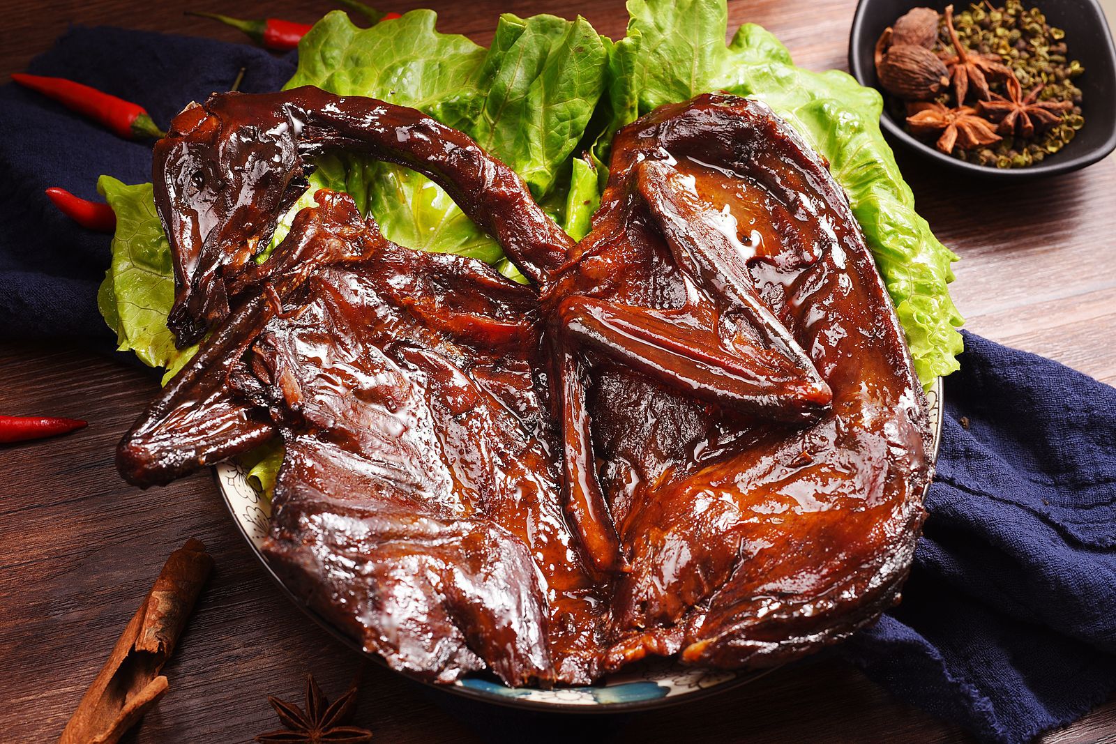 工厂直销湘春酱板鸭 风干香辣湖南常德酱板鸭真空包装板鸭批发