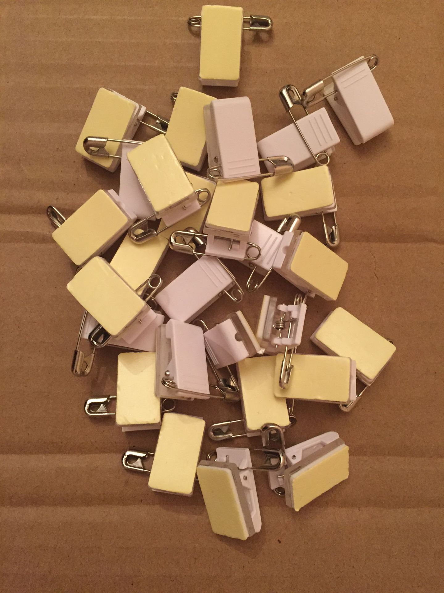 塑料夹子 胸卡证件小夹子 胸牌夹 透明白色夹