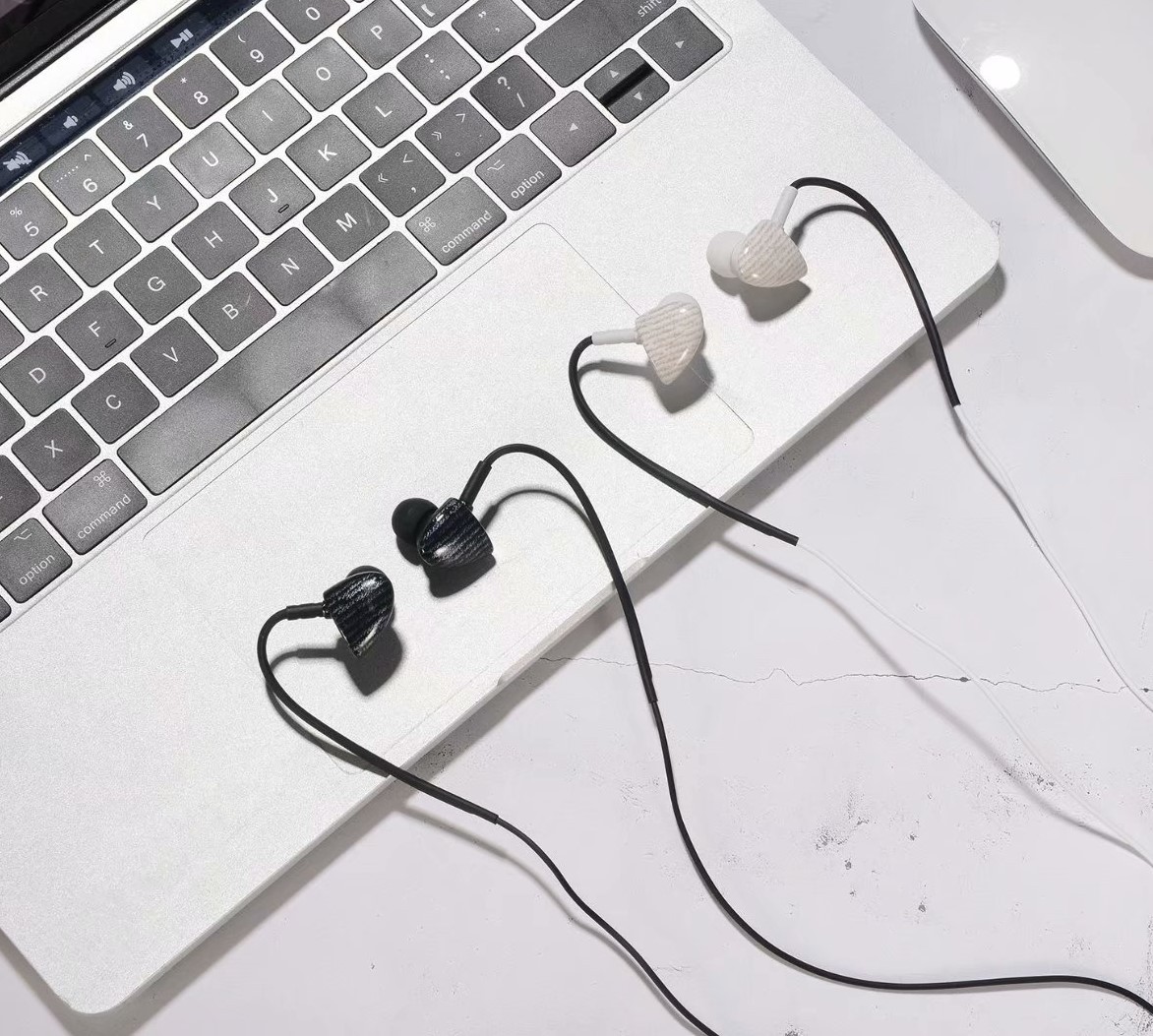 奇卡q32运动耳挂式重低音带麦调音大小线控手机耳机