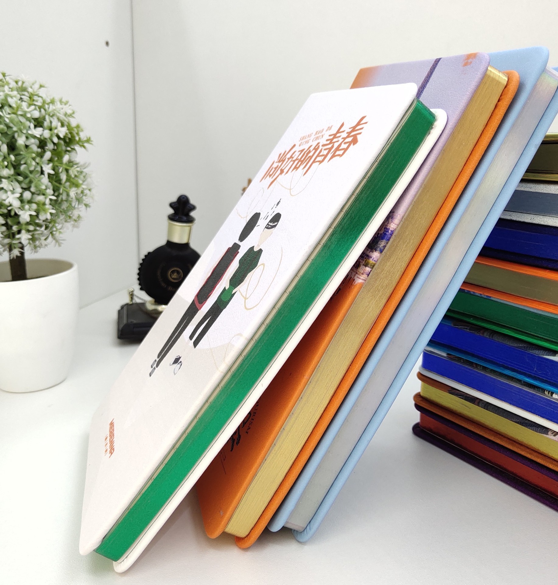 特种纸pu皮压纹封面精装书籍击凸uv印刷 书三边烫金 硬壳装帧书本