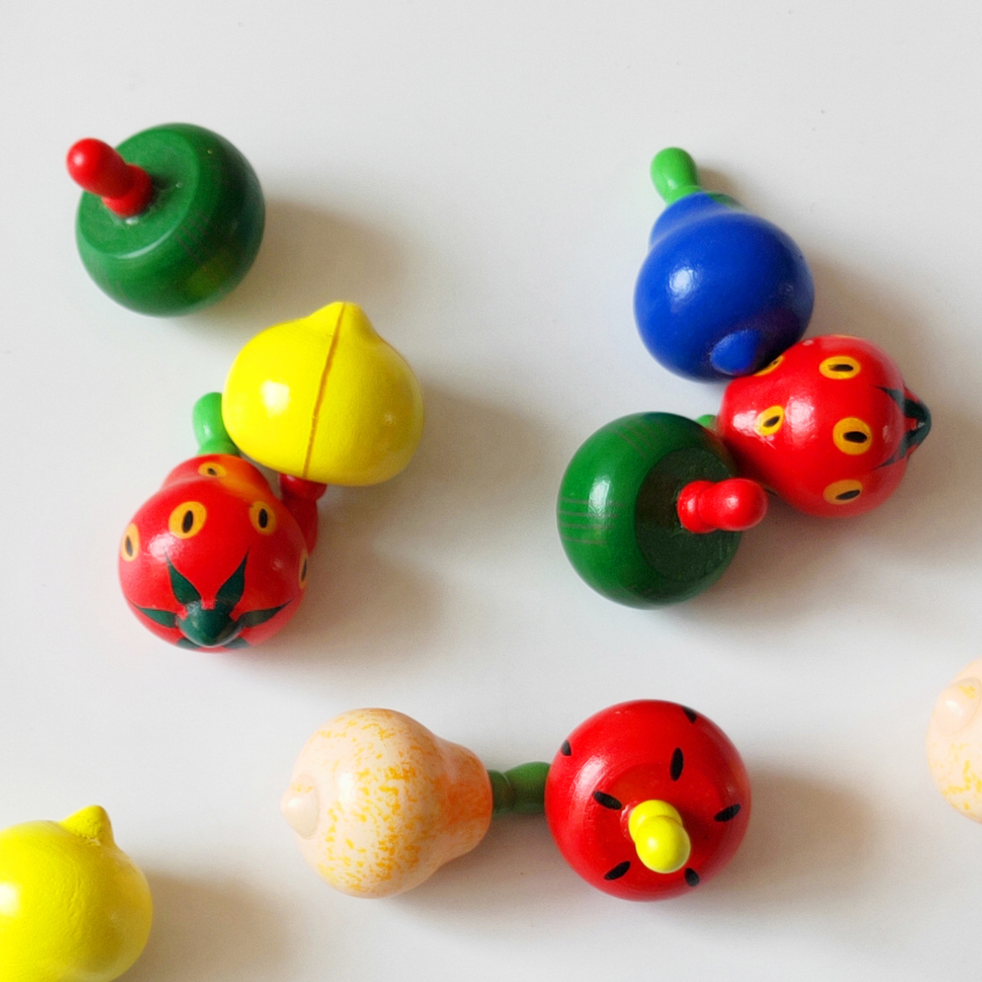 g木制彩色水果陀螺 手转动小陀螺 传统怀旧儿童木质益智玩具0.025