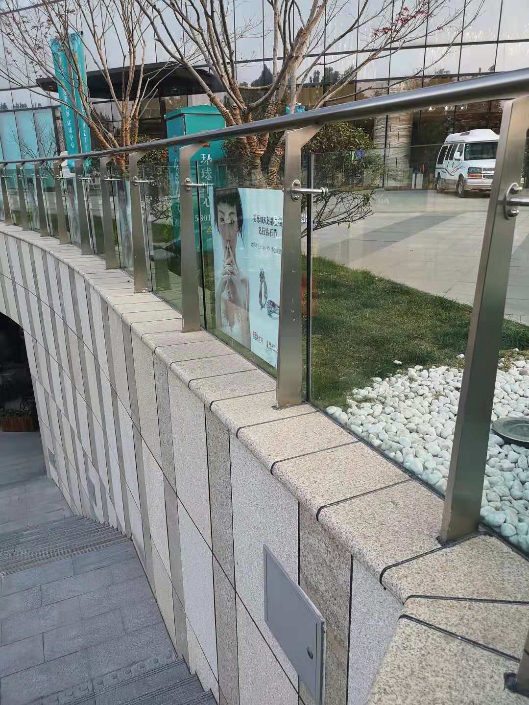 铝合金玻璃防护栏楼梯扶手栏杆别墅小区飘窗阳台玻璃栏杆厂家定做