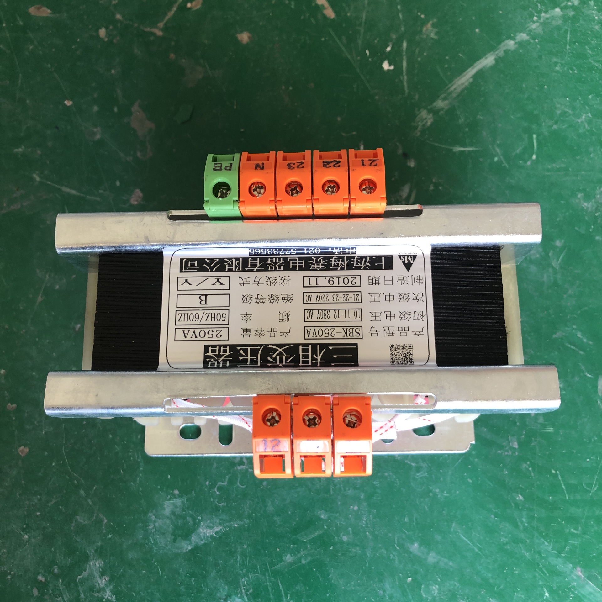 供应 三相小型变压器三相200v转三相380v变压器sbk-200va 200w