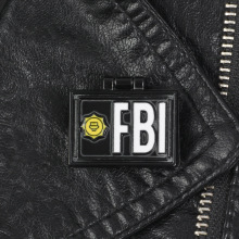 翻盖卡通动画喜剧人物milhouse fbi工作证设计滴油徽章胸针饰品
