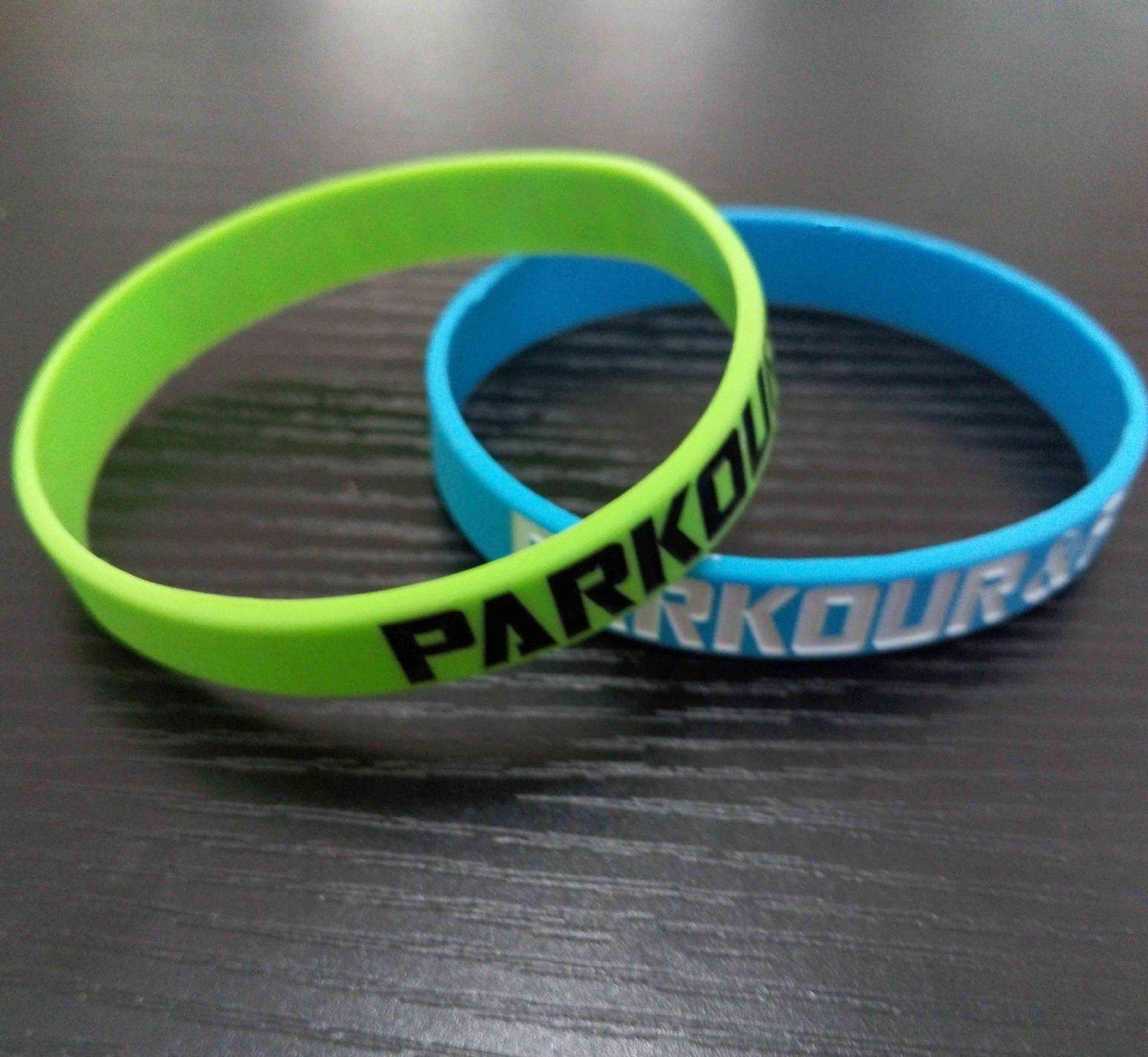 运动型硅胶手环 时尚凹凸刻印橡胶条手环硅橡胶条制品彩虹手腕带