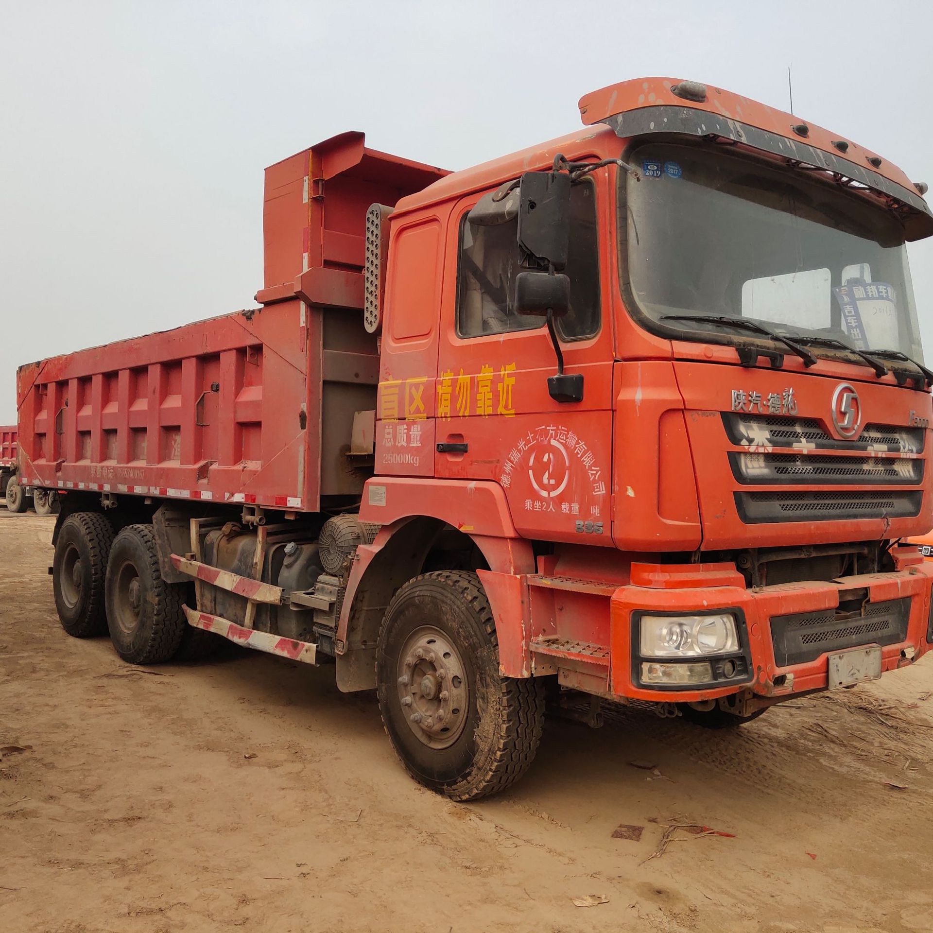 优惠处理16年陕汽德龙渣土车 5.8米自卸汽车 f3000厢式货车