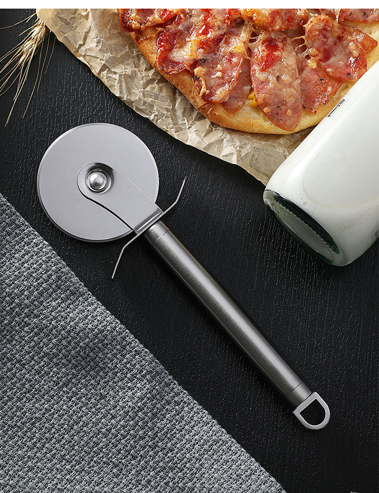 百货双臂不锈钢披萨刀 披萨轮刀烘焙工具披萨滚刀介饼刀现货