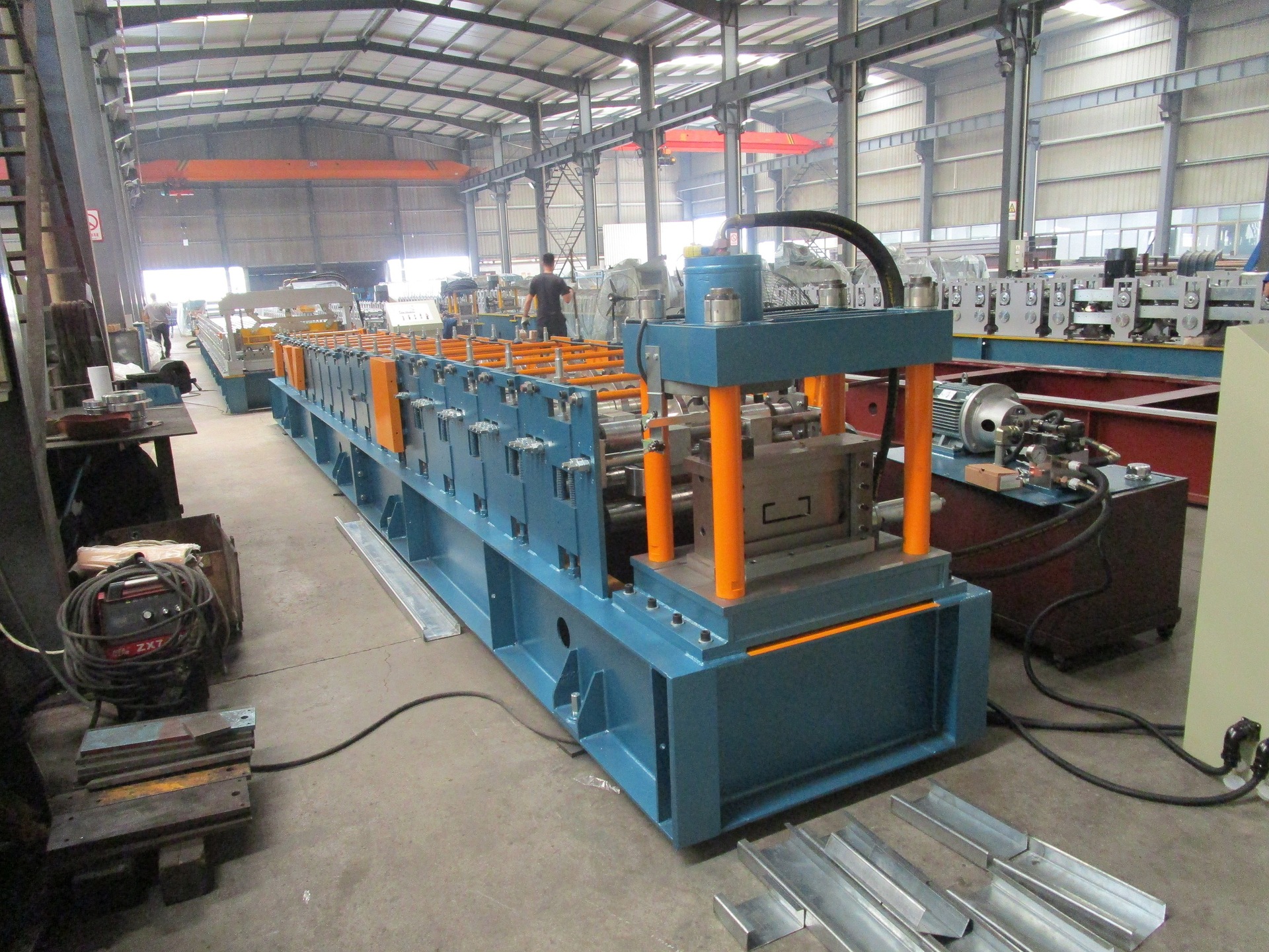 优质cz型钢檩条机/全自动cz型钢结构成型机/定制檩条机压型机