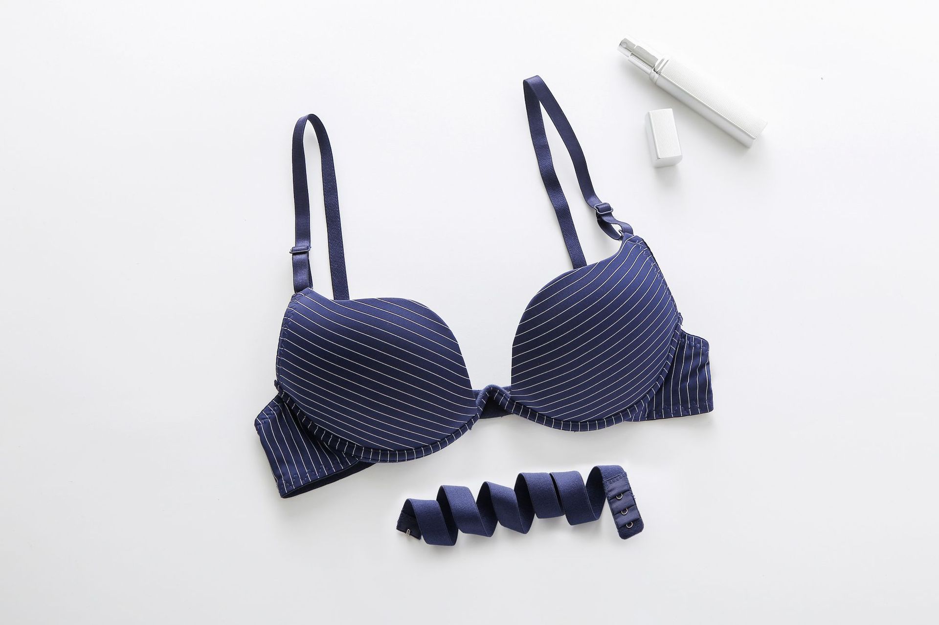 1919外贸跨境光面w型超低胸露内衣背美背聚拢多穿式后单排扣文胸