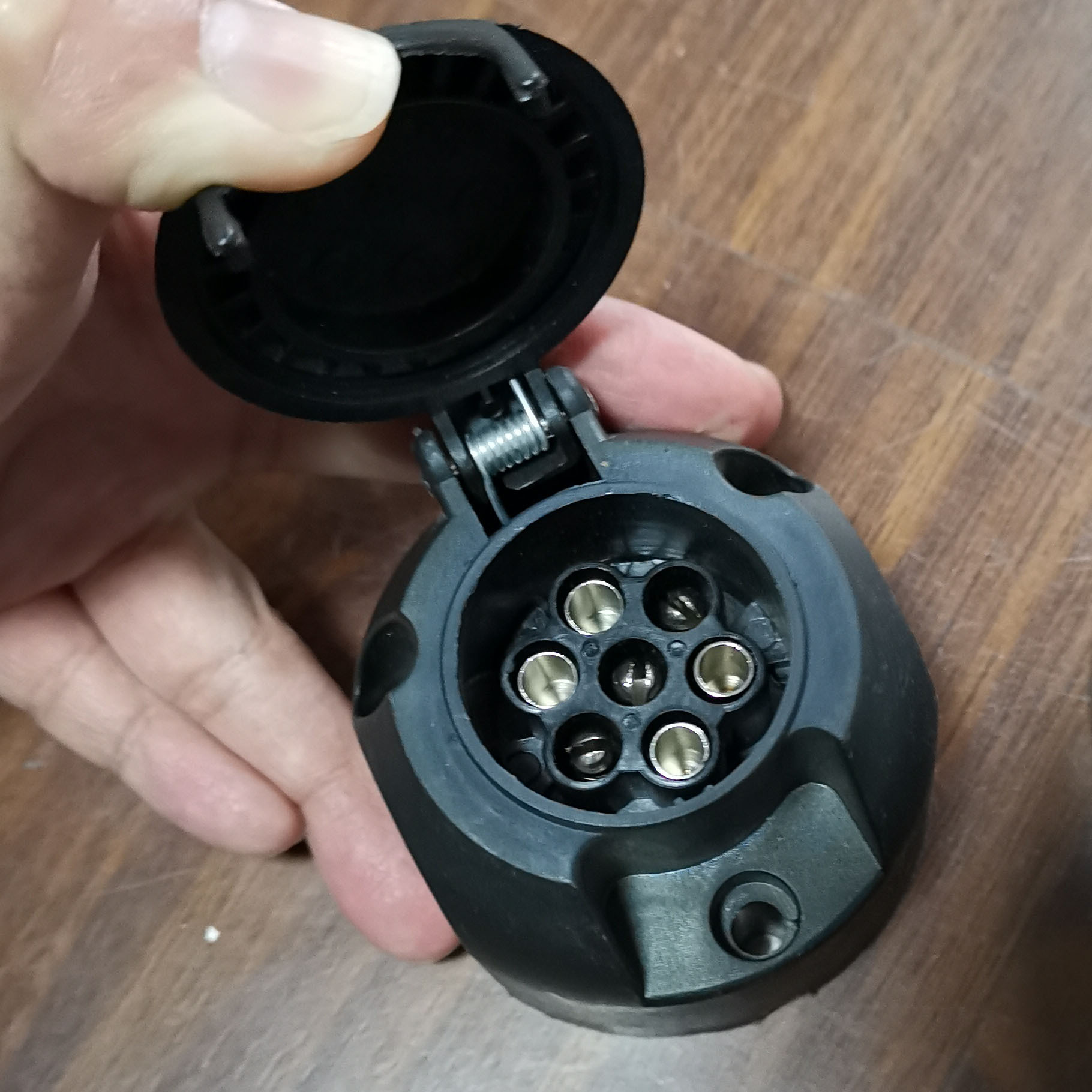 接触件材质:铜特性:防水制作工艺:注塑形状:圆形种类:插头应用范围