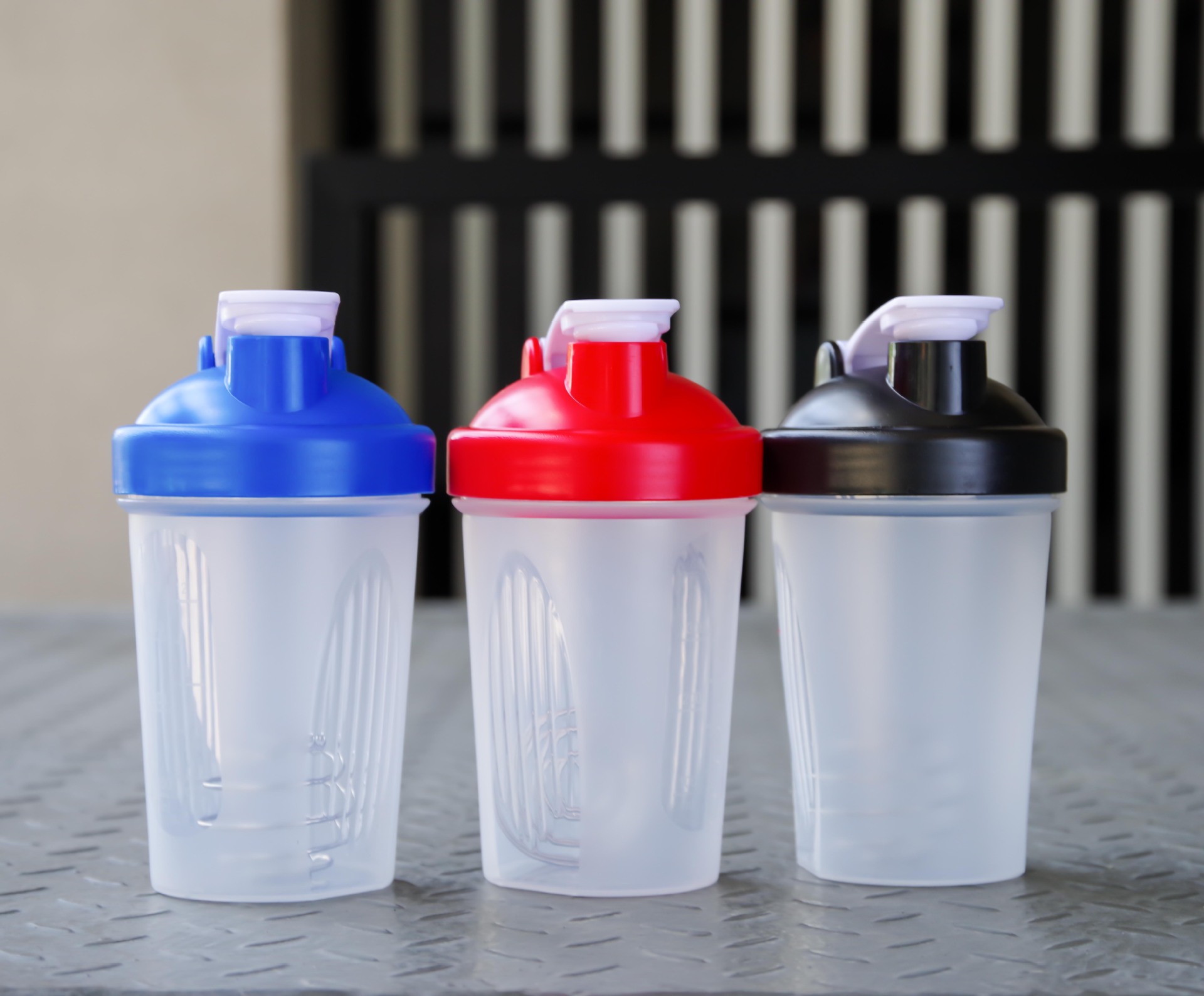 健身蛋白粉摇摇杯 运动奶昔杯 经典带刻度400ml 防漏款