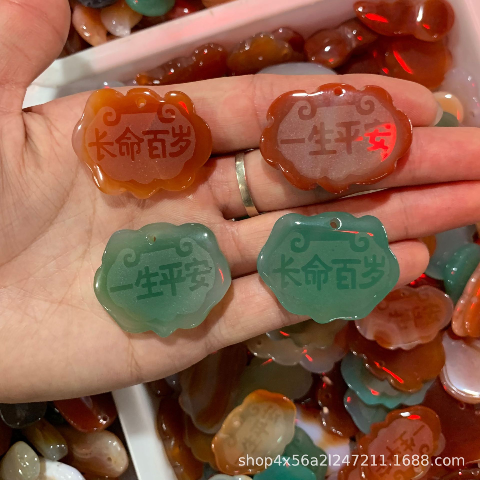 批发各种玛瑙宝宝锁吊坠 玉髓平安扣玉坠 葫芦树叶坠子小挂件