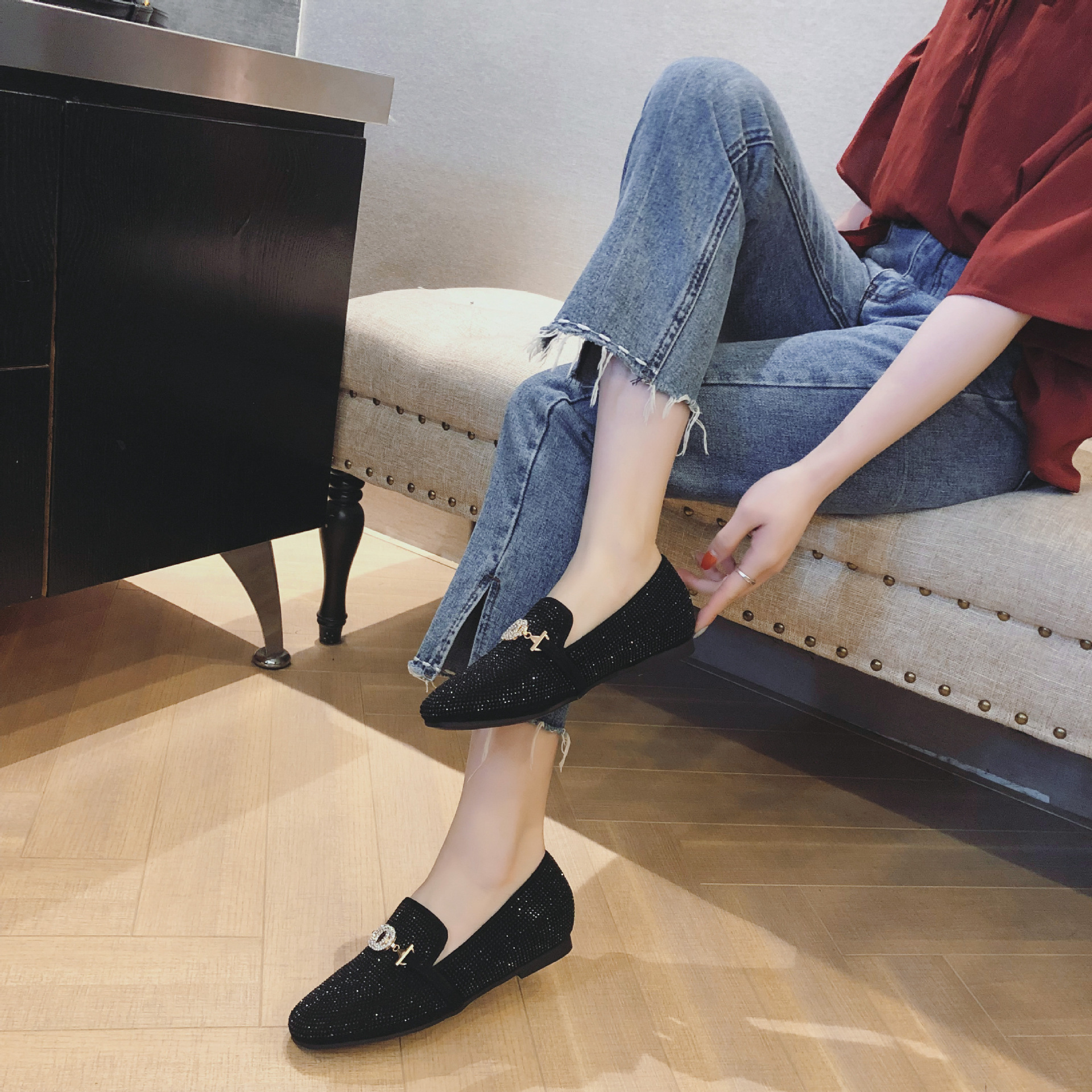 鞋袜箱包 休闲女鞋 > 19301包邮帛履真皮烫钻平底圆头平底休闲春季