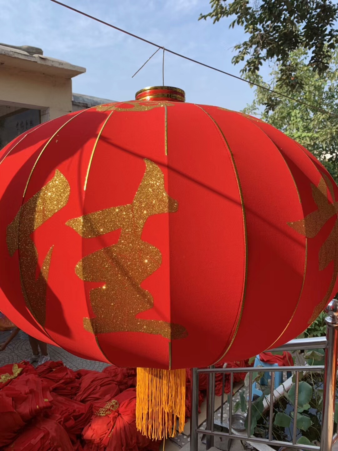 藁城大红绸布植绒灯笼 中秋春节铁口灯笼 周年店庆大尺寸广告灯笼