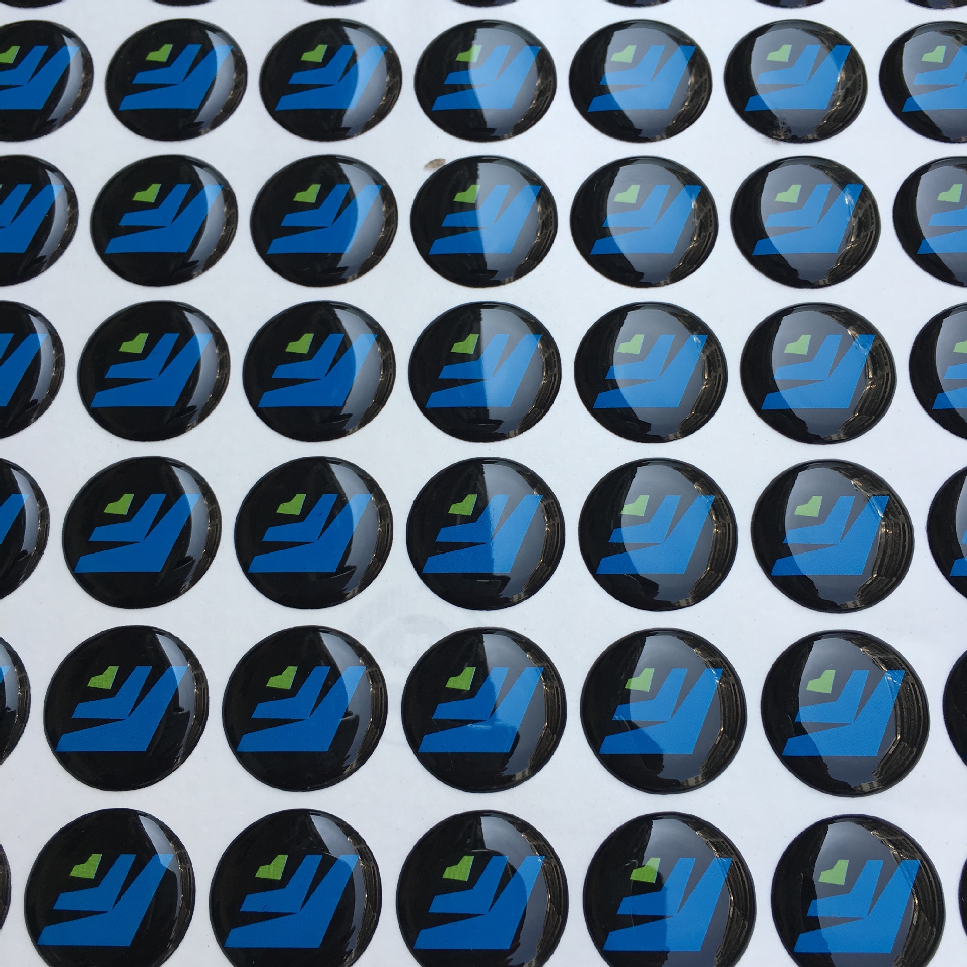 滴胶可订制各种材质水晶滴胶贴纸标签滴塑标水晶滴塑定做