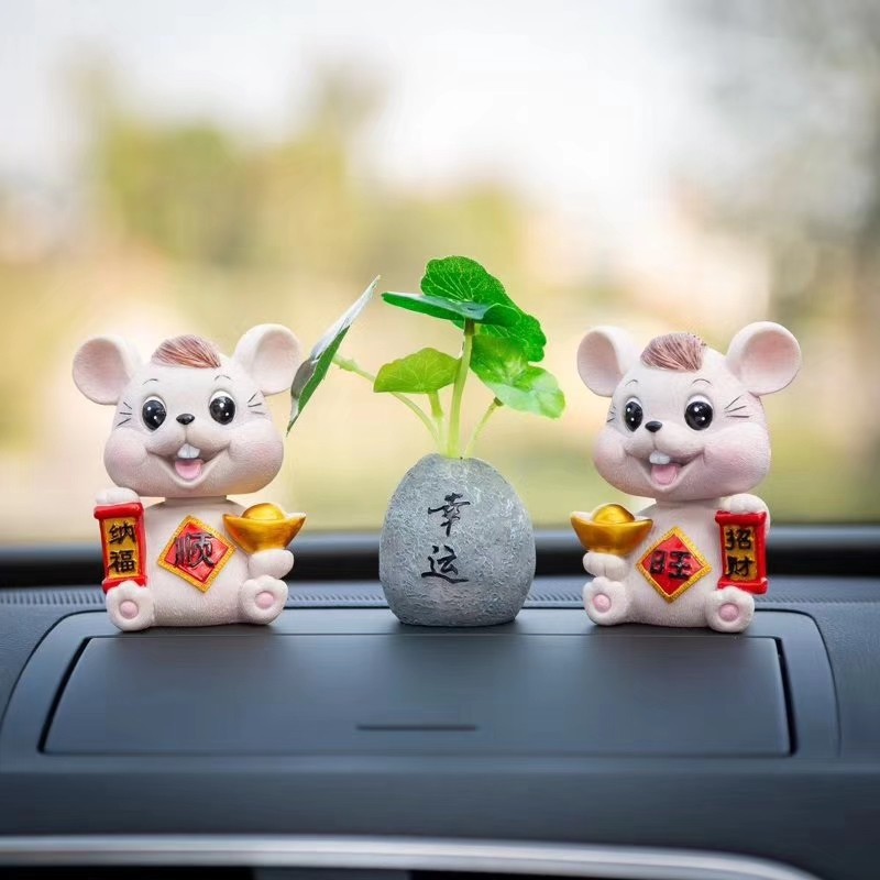 车载萌萌可爱小老鼠摇头公仔车内创意装饰用品鼠年汽车摆件装饰品