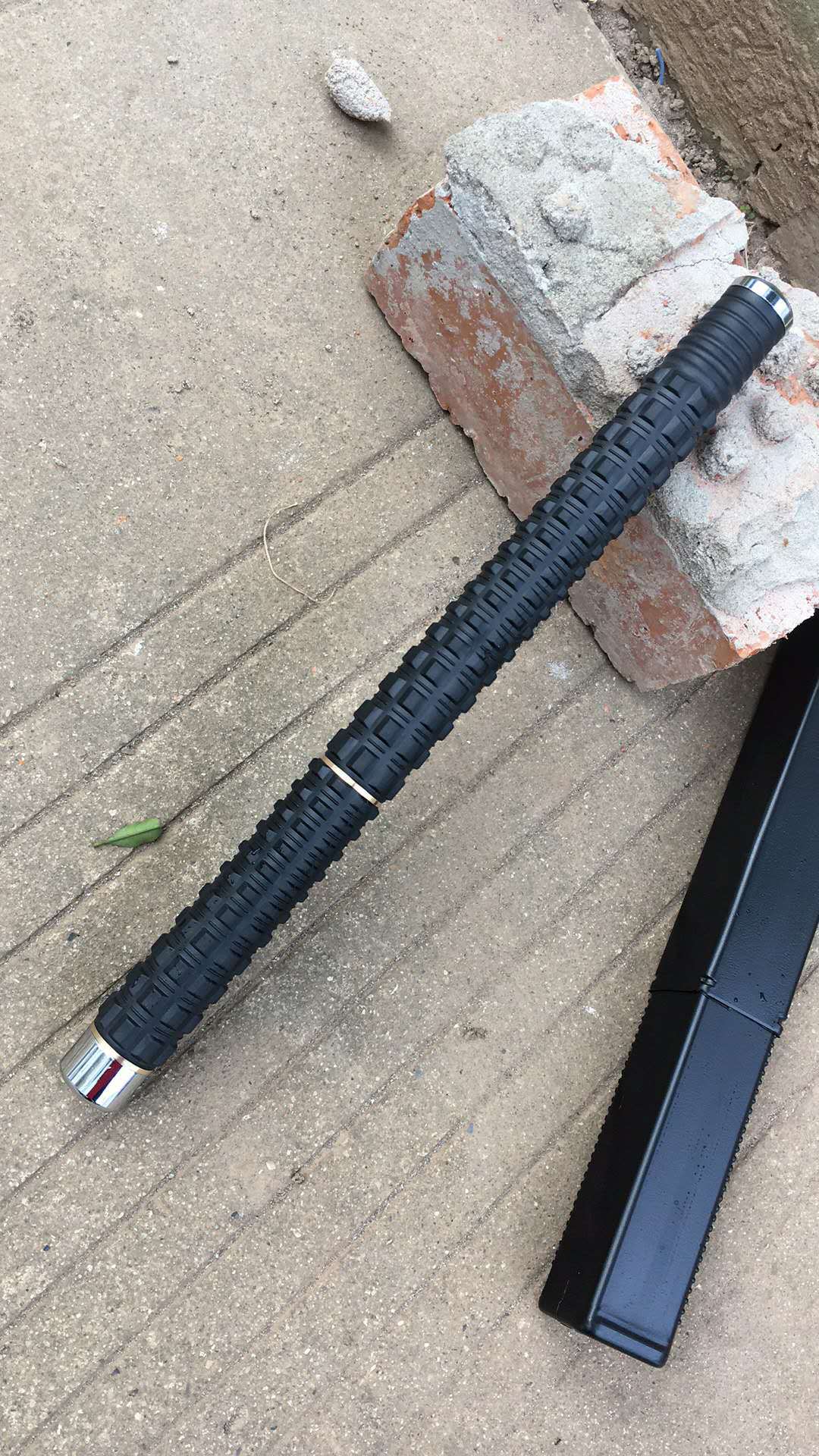 橡胶手柄加长款悍马甩棍伸缩棍战术棍近1米车载甩棍防身用品