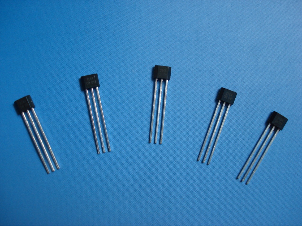 霍尔开关 ch248 霍尔元件 248全极微功耗霍尔元件