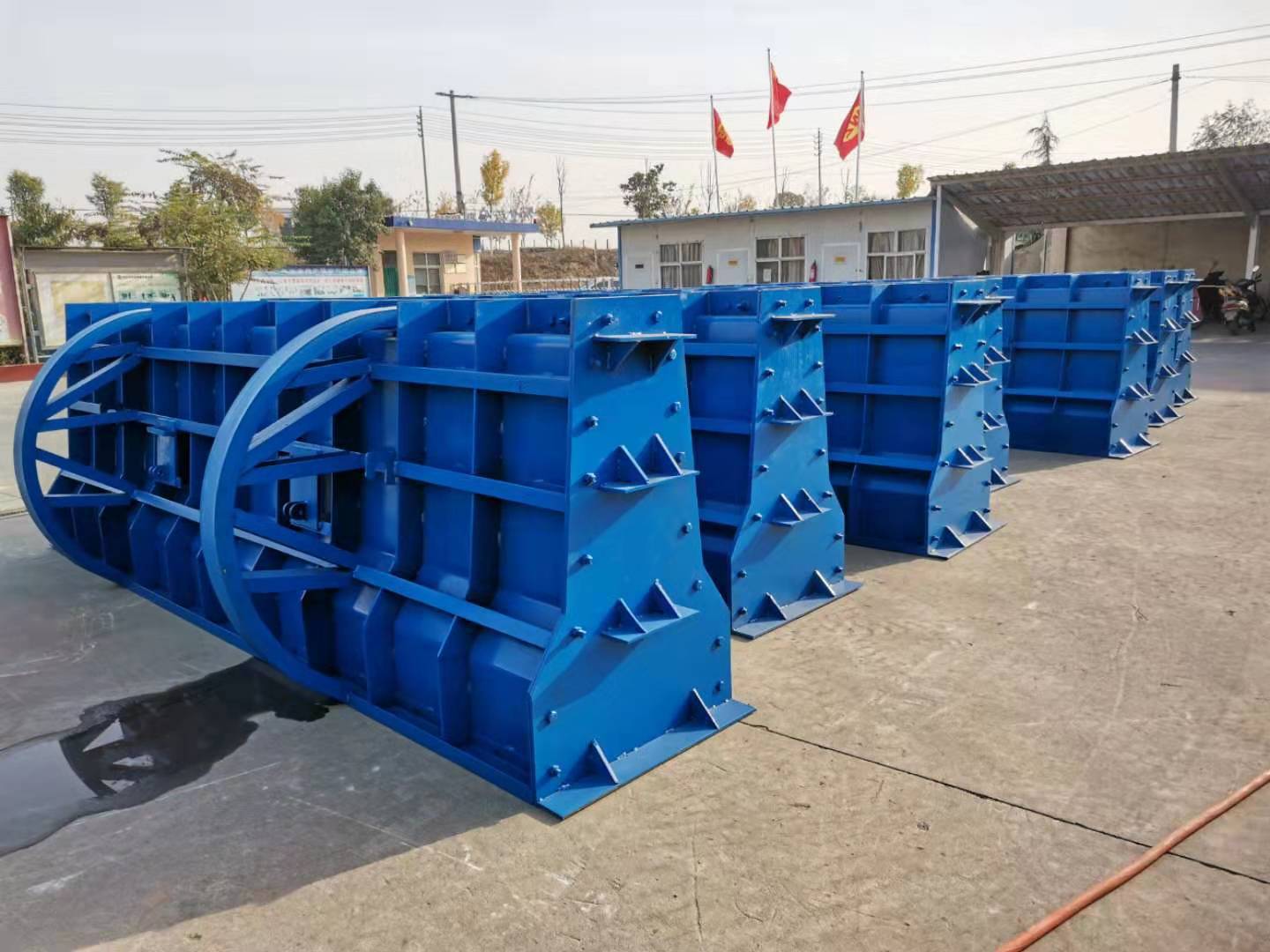 防撞墙护栏钢模板  护栏模板 护栏钢模板生产厂家