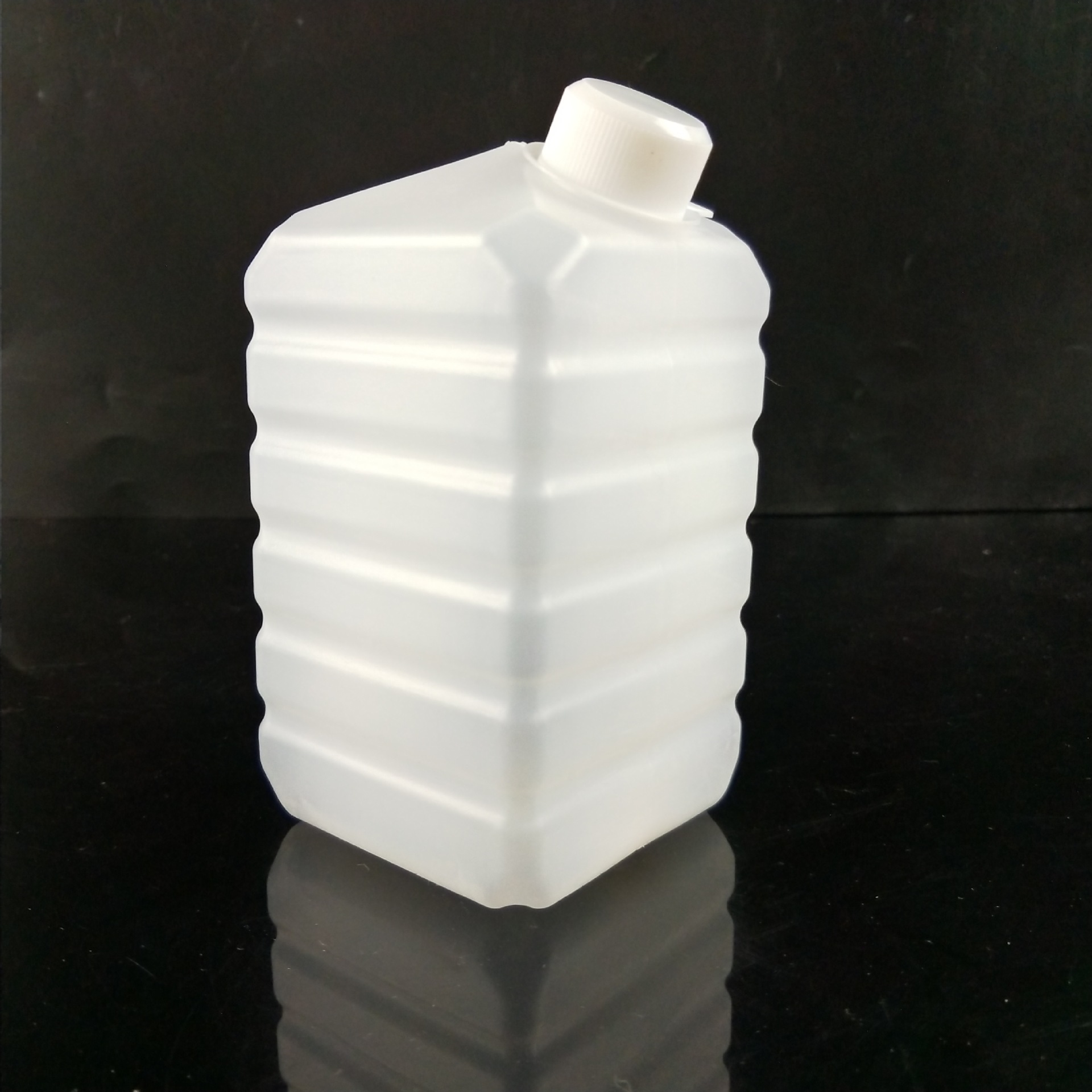 厂家供应600mll优质屋顶包 乳品 果汁饮料 苹果醋塑料瓶