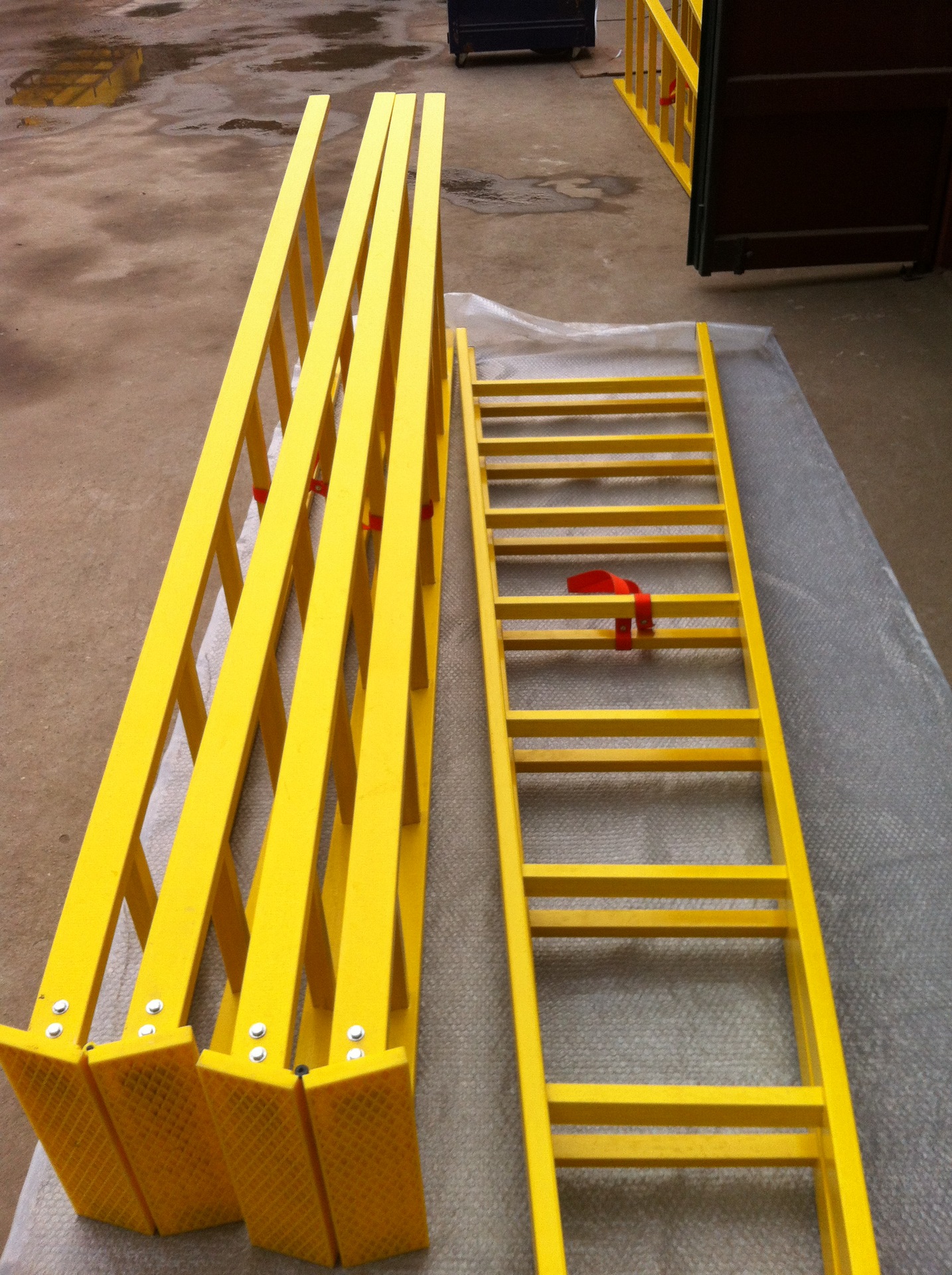 中宝厂家批发绝缘人字梯电工梯子合梯玻璃钢绝缘梯1米2米3米4米