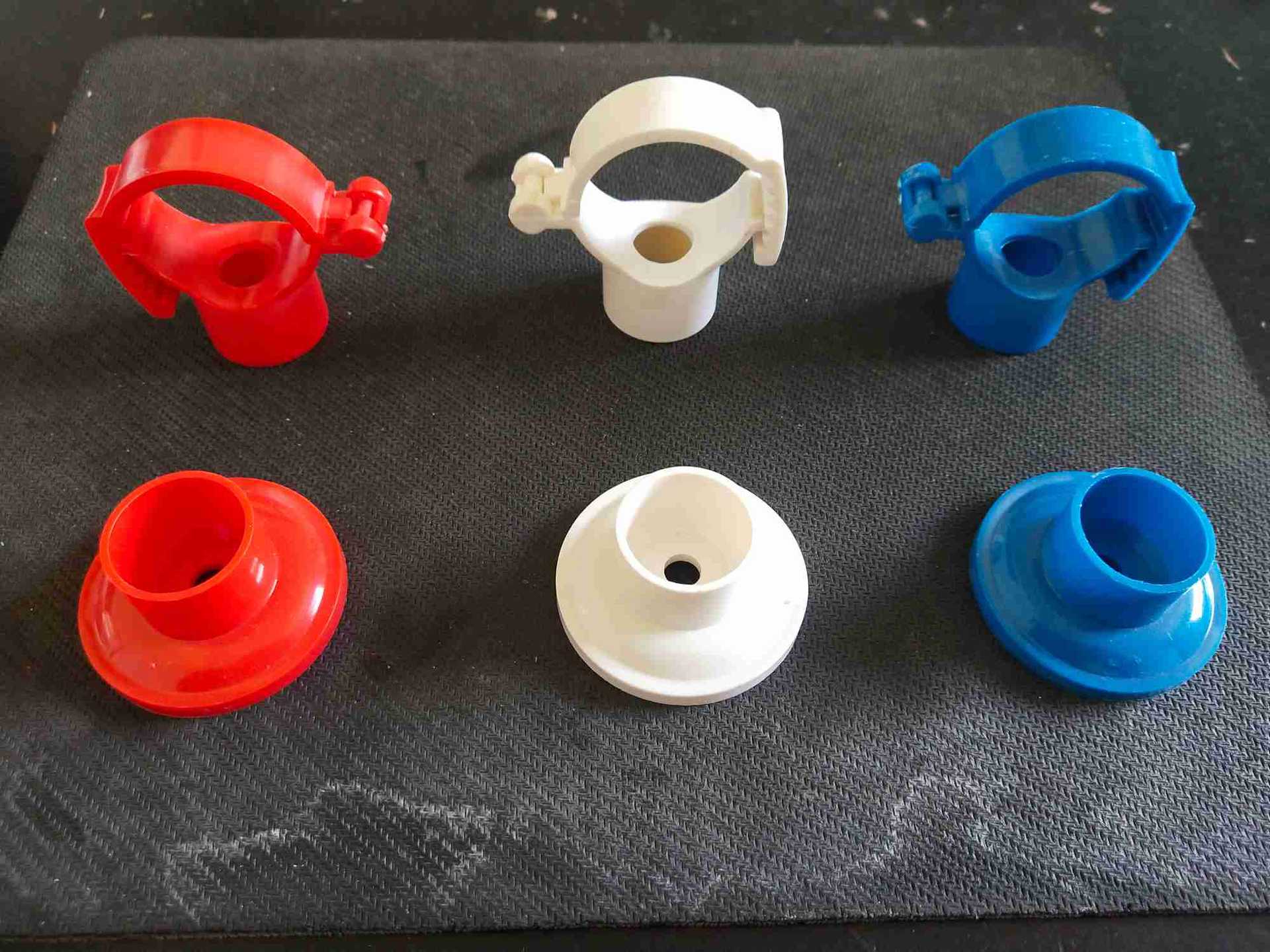 pvc通用吊卡上水万能管卡多用给水管卡红蓝白色202532万能管卡