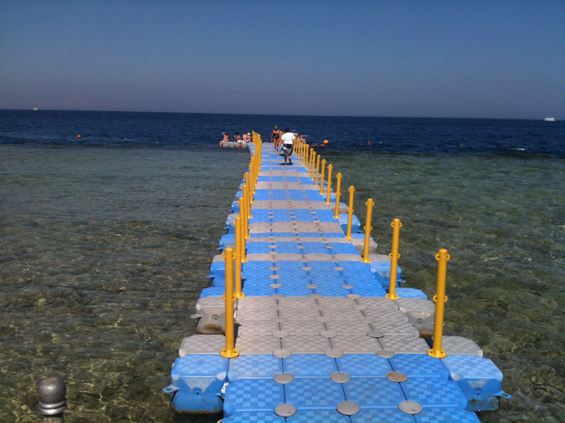海上水库浮桥 厂家吹塑pe浮筒 摩托艇码头 休闲平台出租质保五年