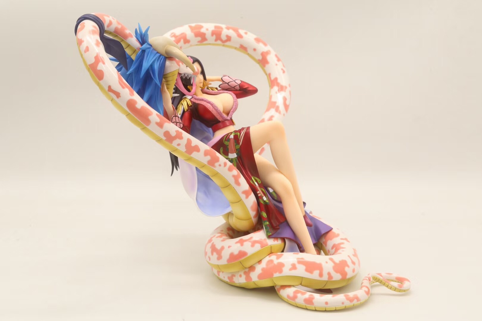 海贼王 pop max 女帝九蛇 波雅·汉库克 坐姿 王下七武海盒装手办