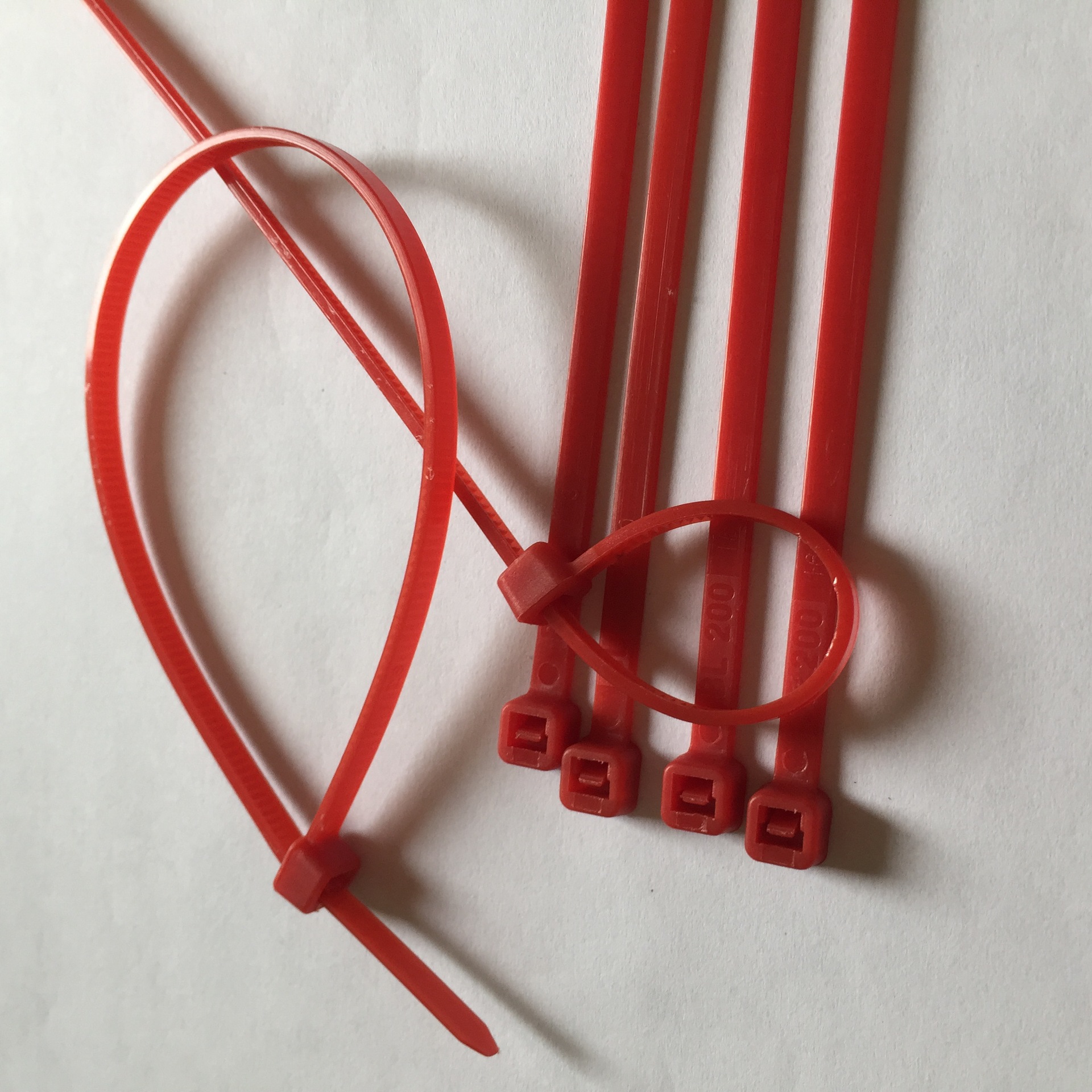 ulsgs束线带标牌尼龙带带自锁式扎带塑胶捆线带活扣扎带挂钩扎带