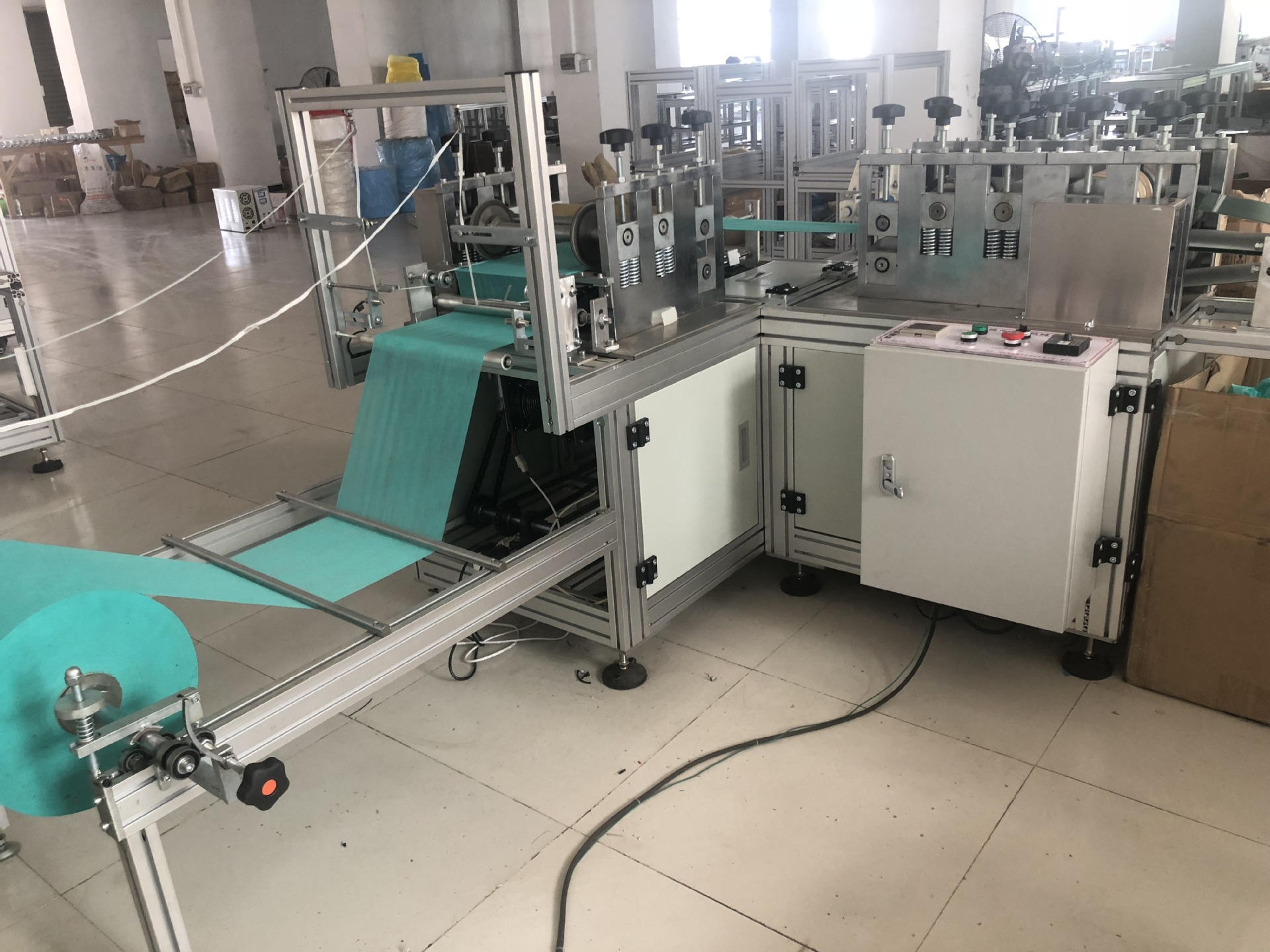 鑫洋无纺布鞋套机,一次性成型