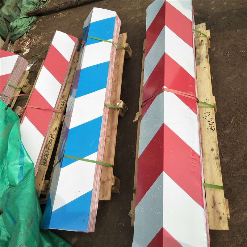 厂家直销定制黄黑红白隔离板铁皮楼层警示带 镀锌隔离带踢脚板